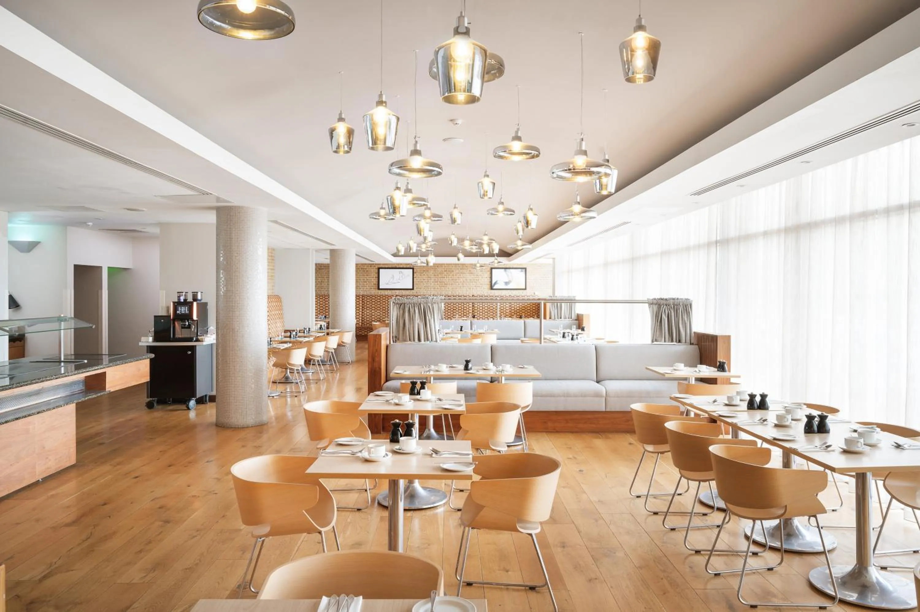 Restaurant/places to eat in voco Reading