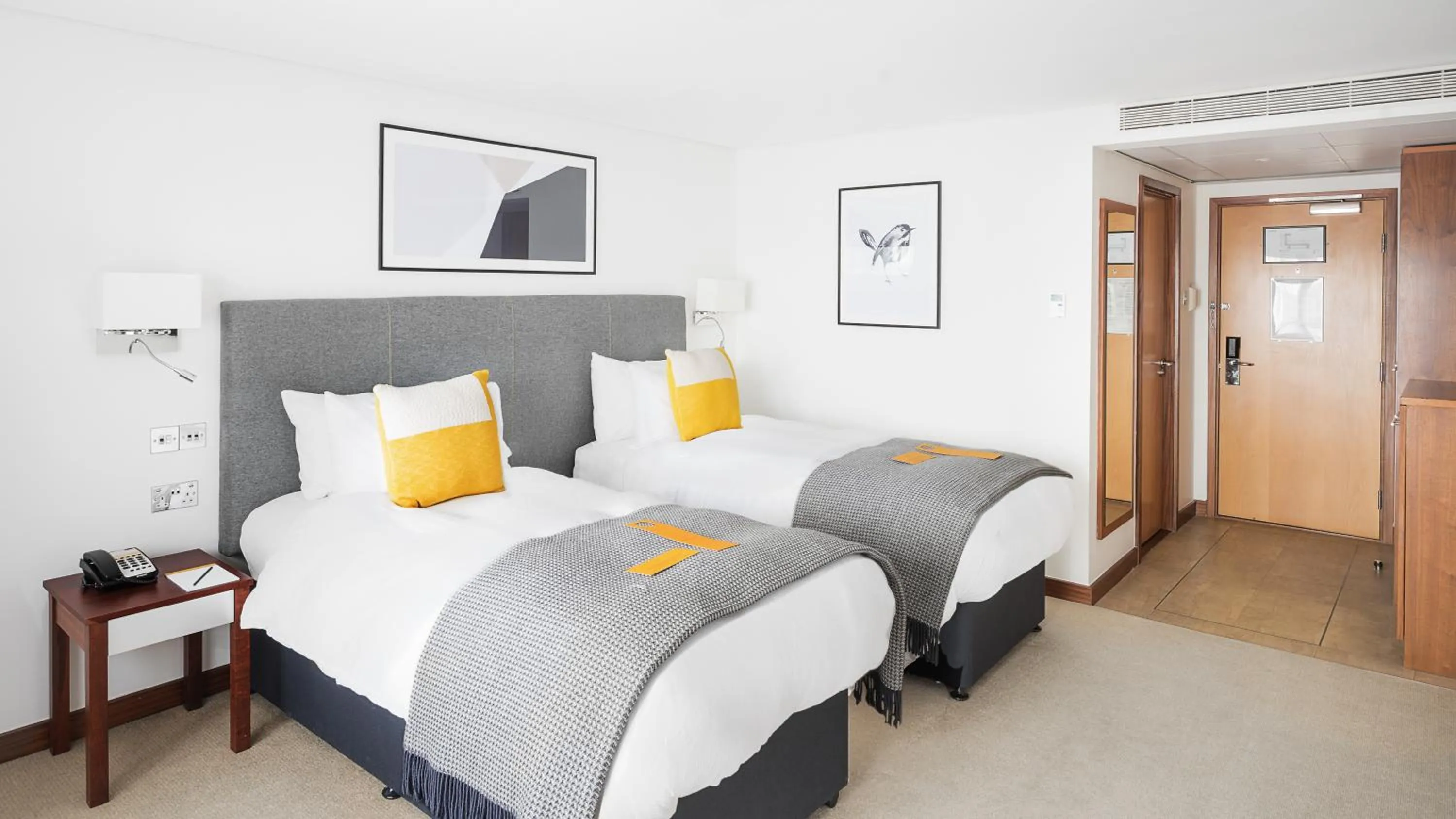 Bedroom, Bed in voco Reading