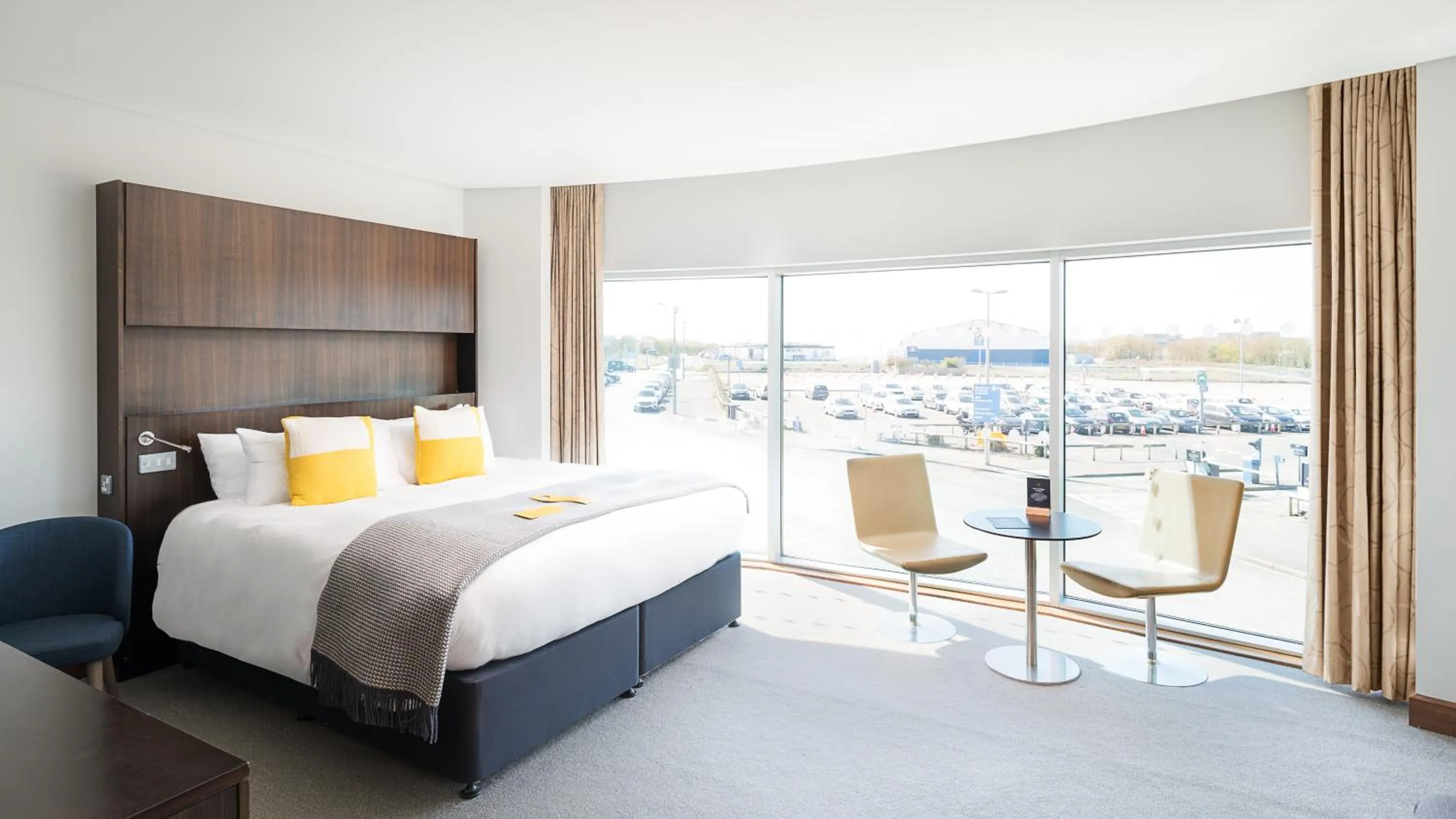 Bedroom, Bed in voco Reading