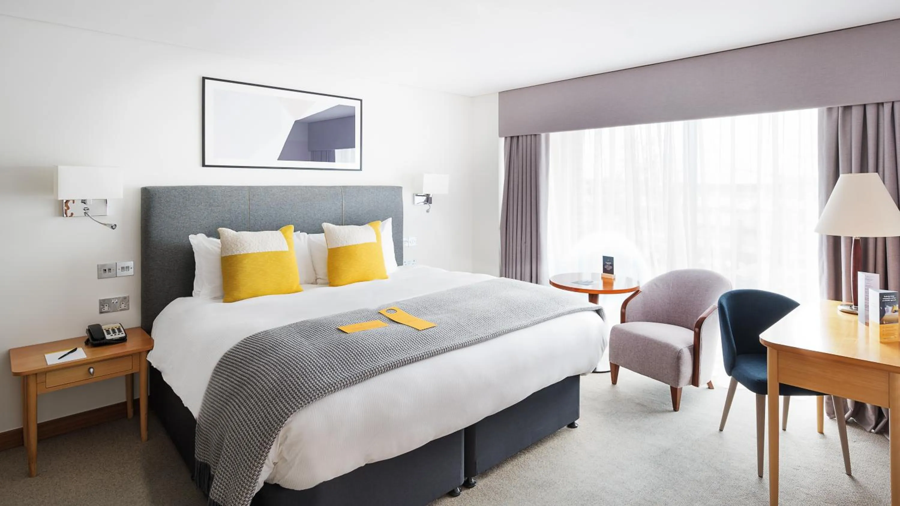 Bedroom, Bed in voco Reading