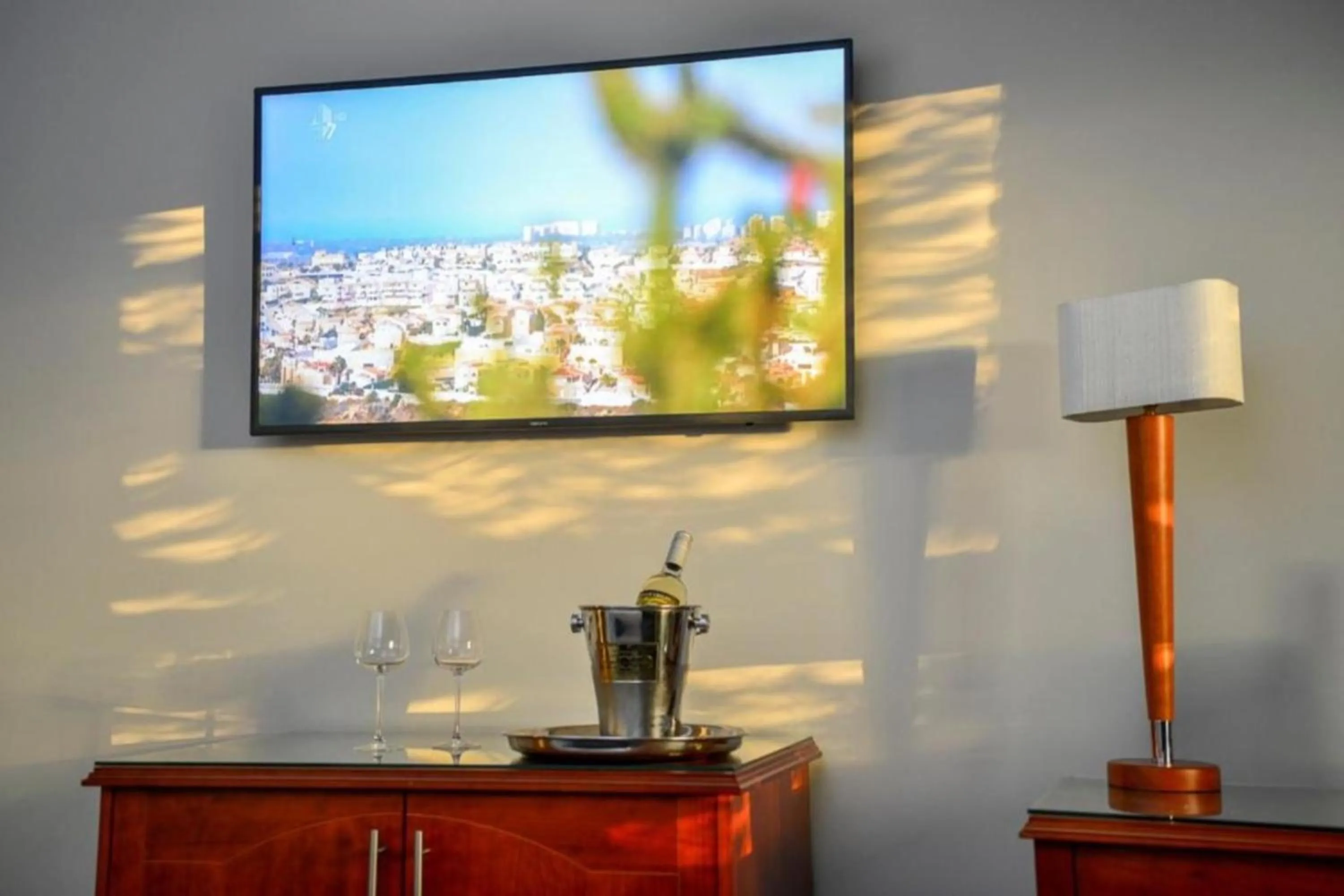 TV and multimedia in Mercure Manchester Norton Grange Hotel & Spa