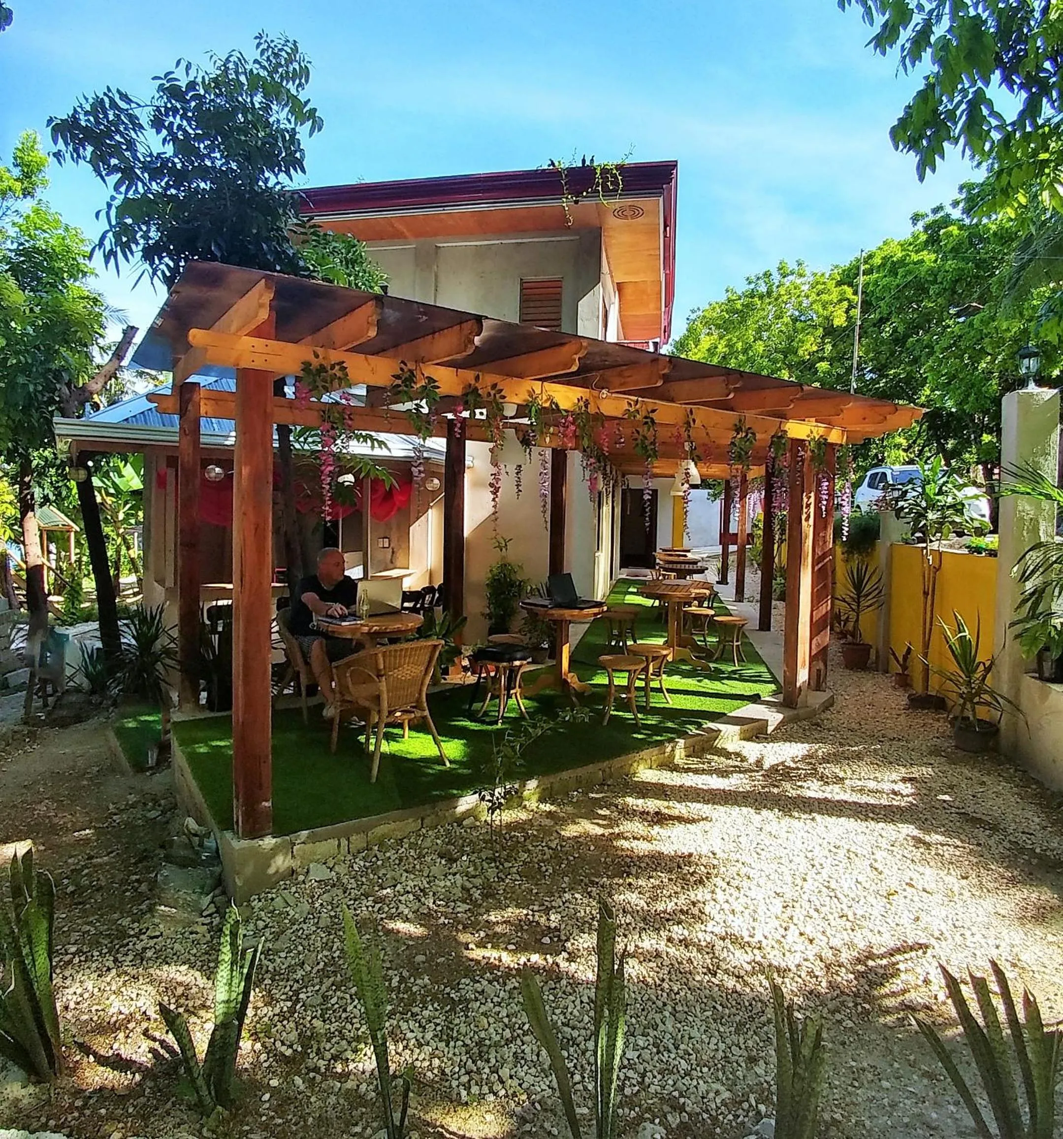 Restaurant/places to eat in Stay N Save B&B