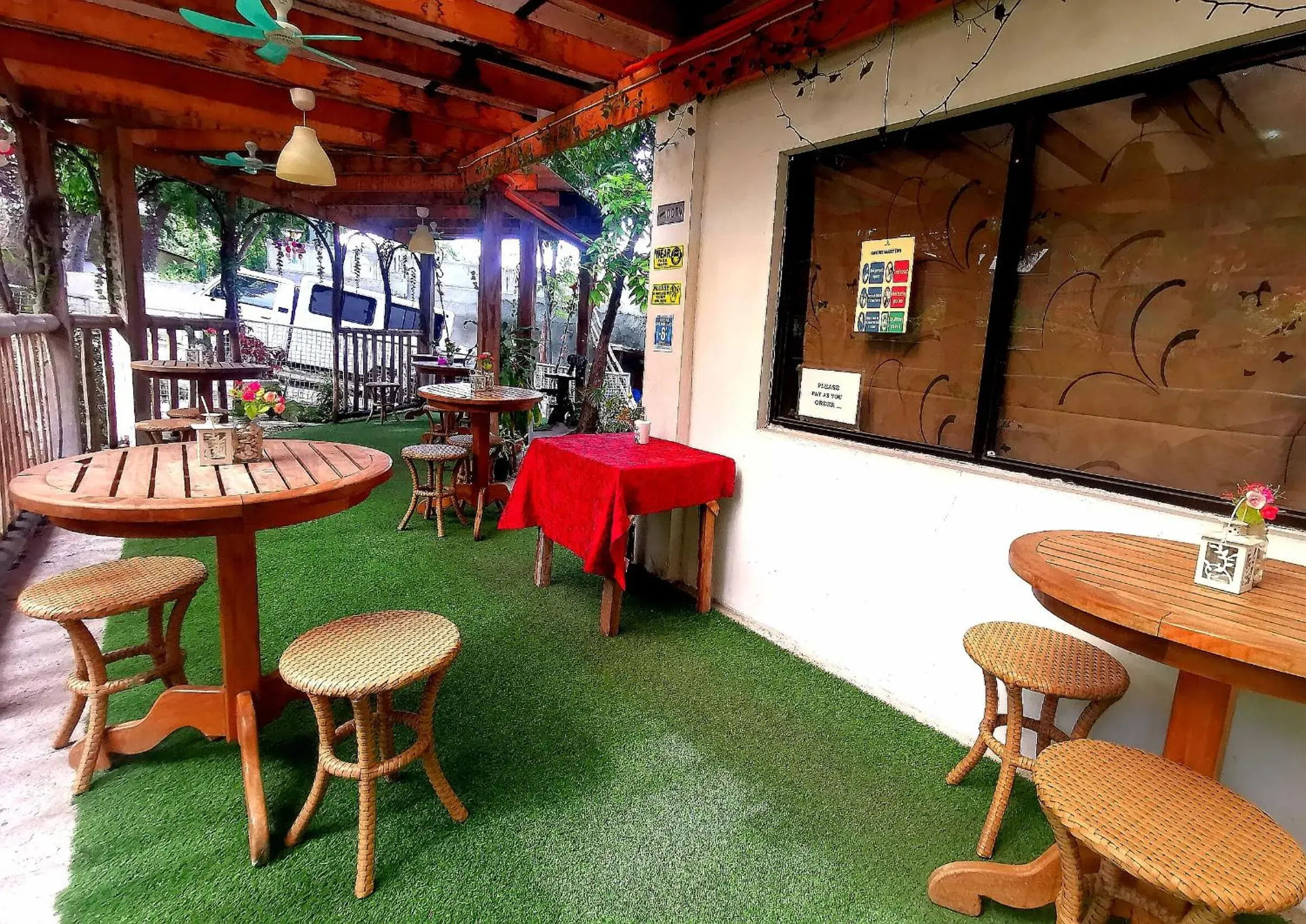 Restaurant/places to eat in Stay N Save B&B Restaurant/places to eat in Stay N Save B&B