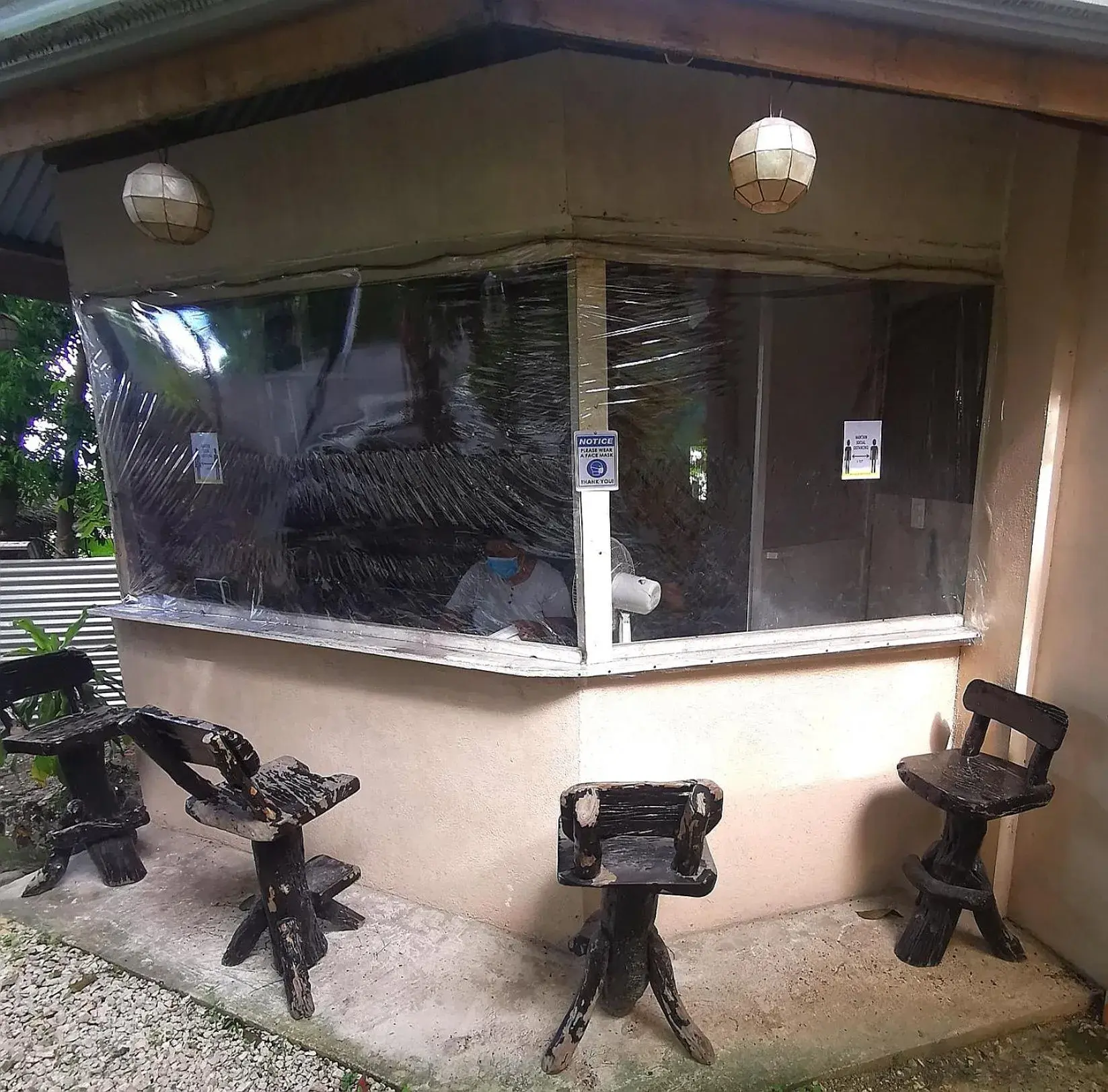 Lounge or bar in Stay N Save B&B Lounge or bar in Stay N Save B&B