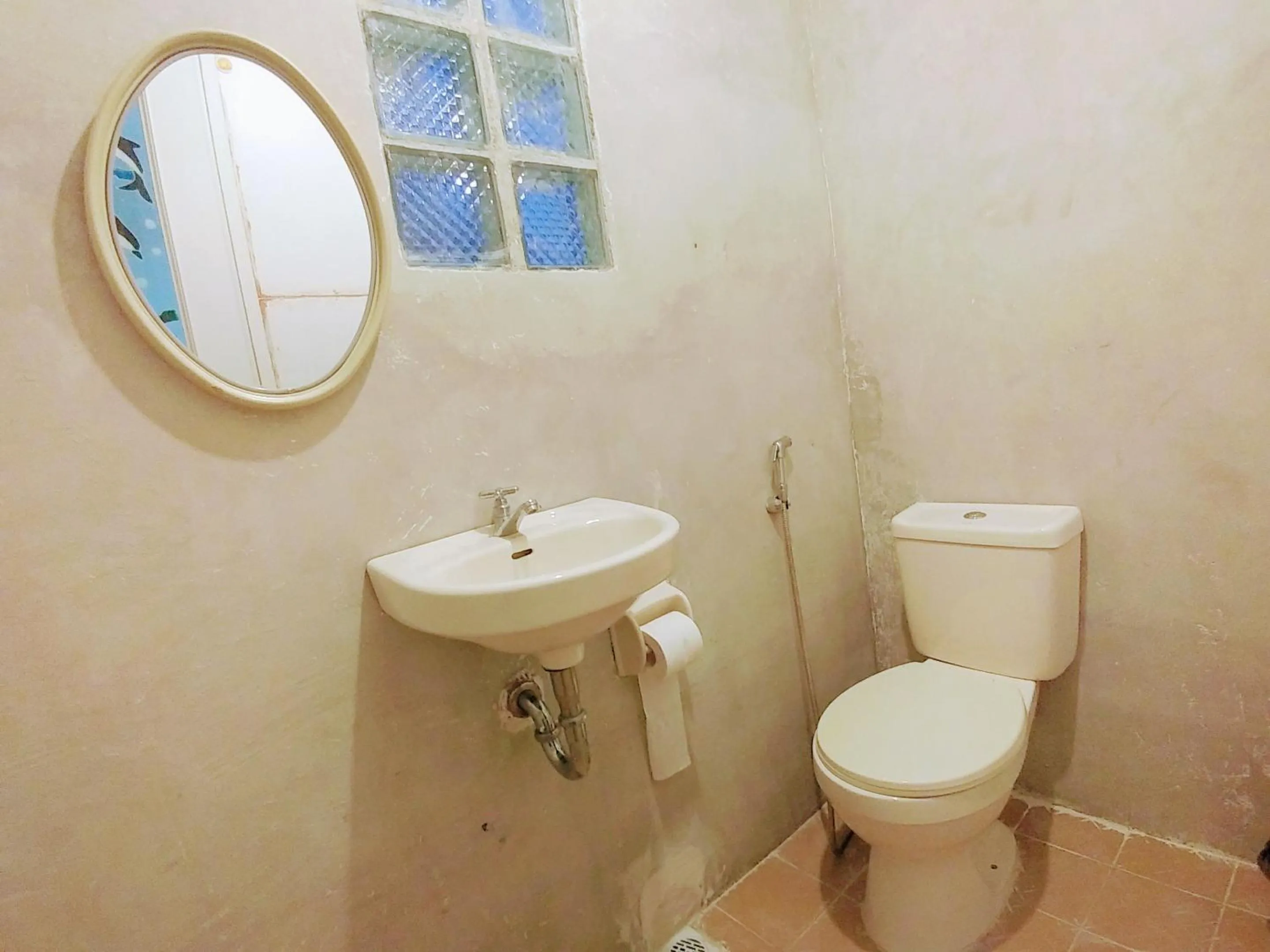 Toilet in Stay N Save B&B