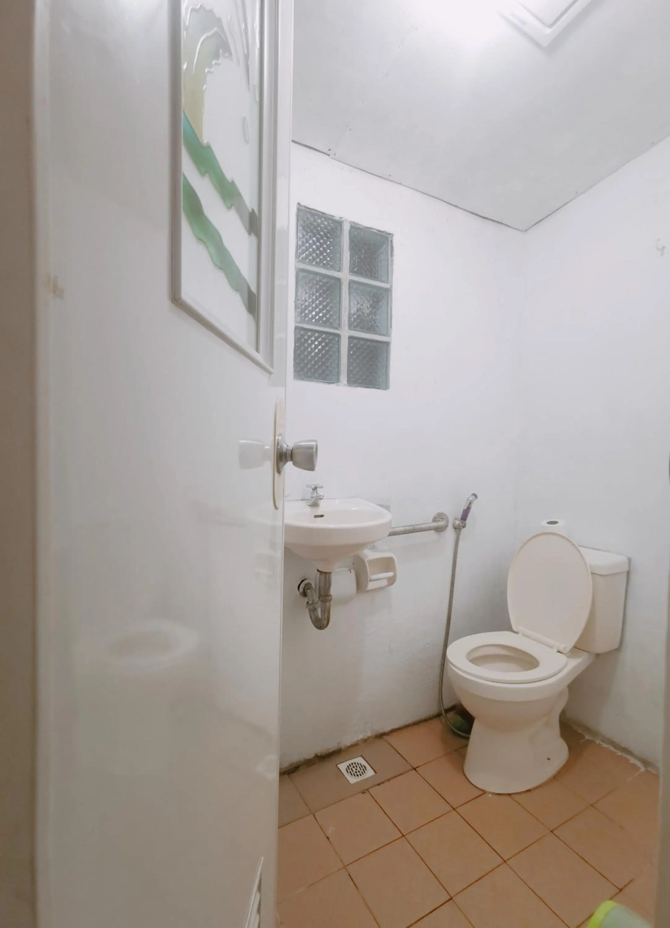 Toilet in Stay N Save B&B