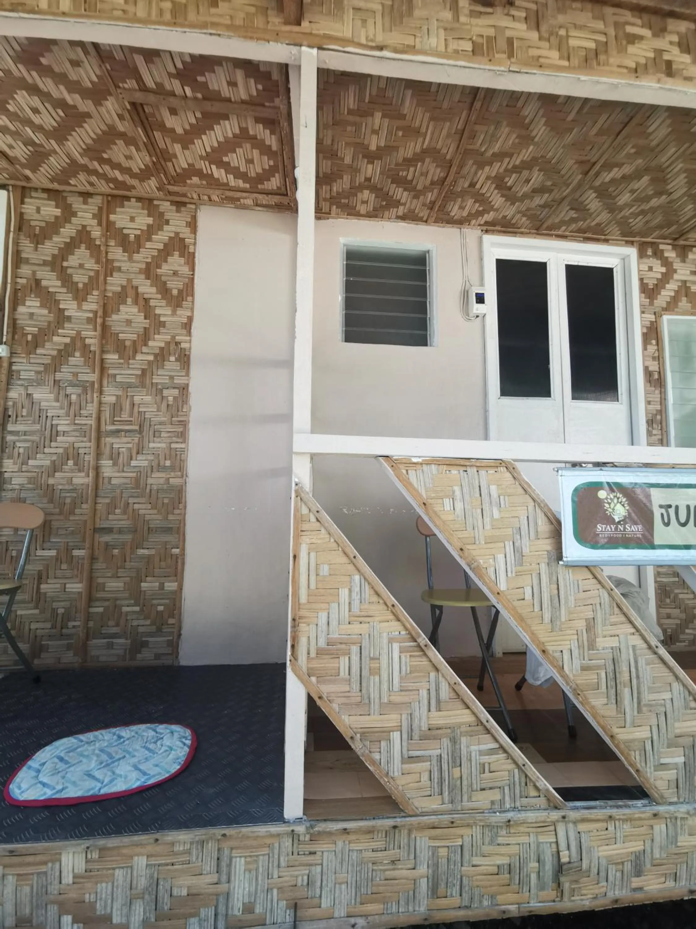 Balcony/Terrace in Stay N Save B&B