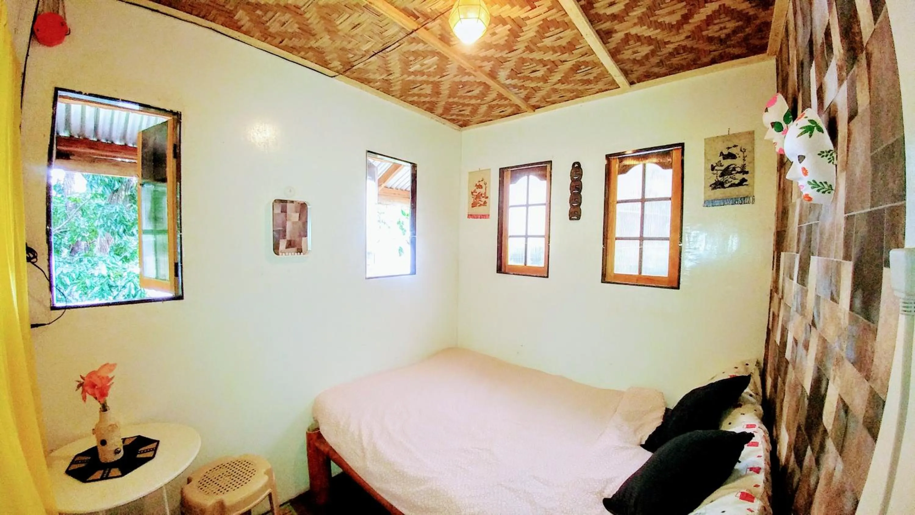 Photo of the whole room, Bed in Stay N Save B&B