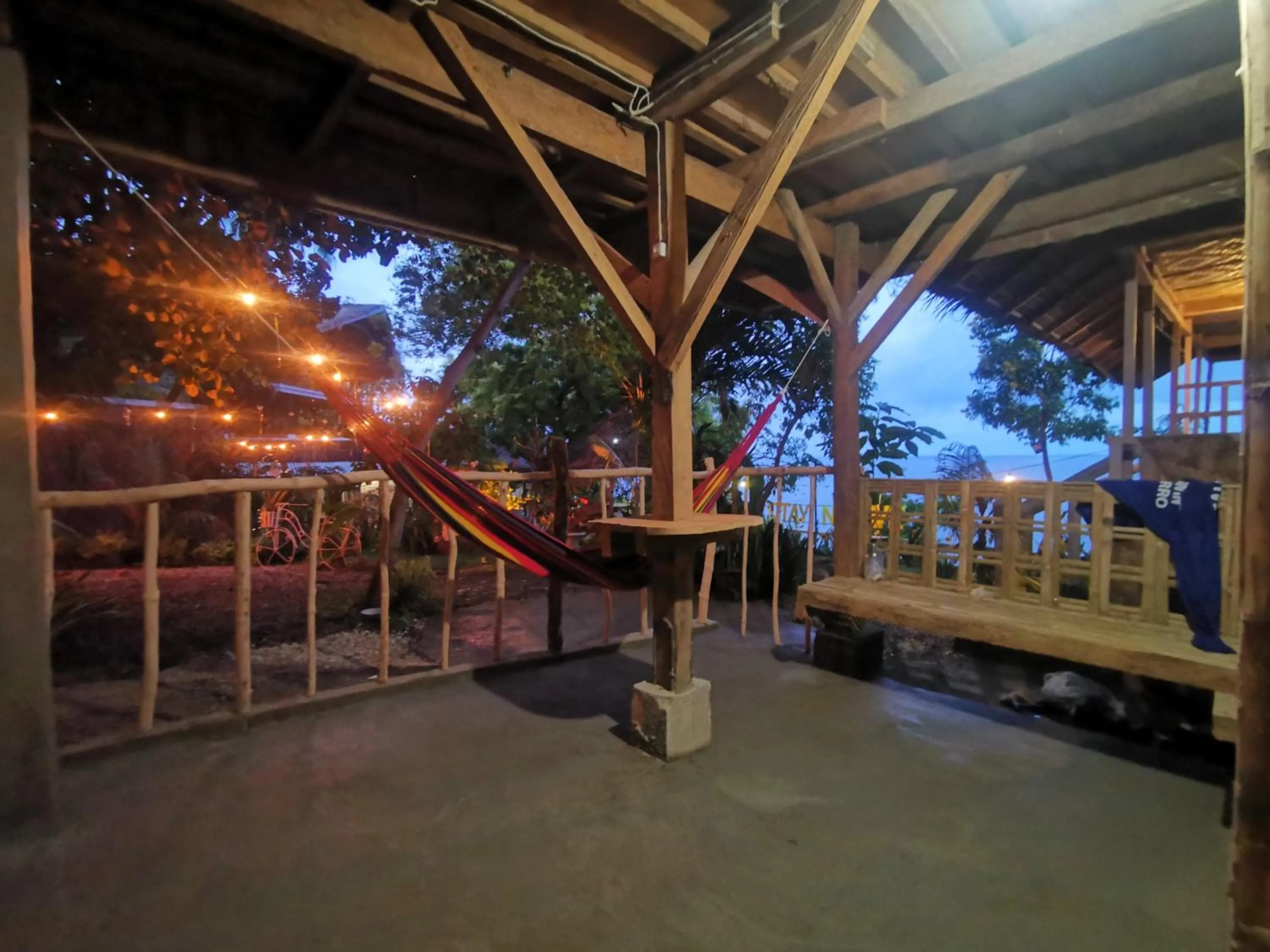 Seating area in Stay N Save B&B