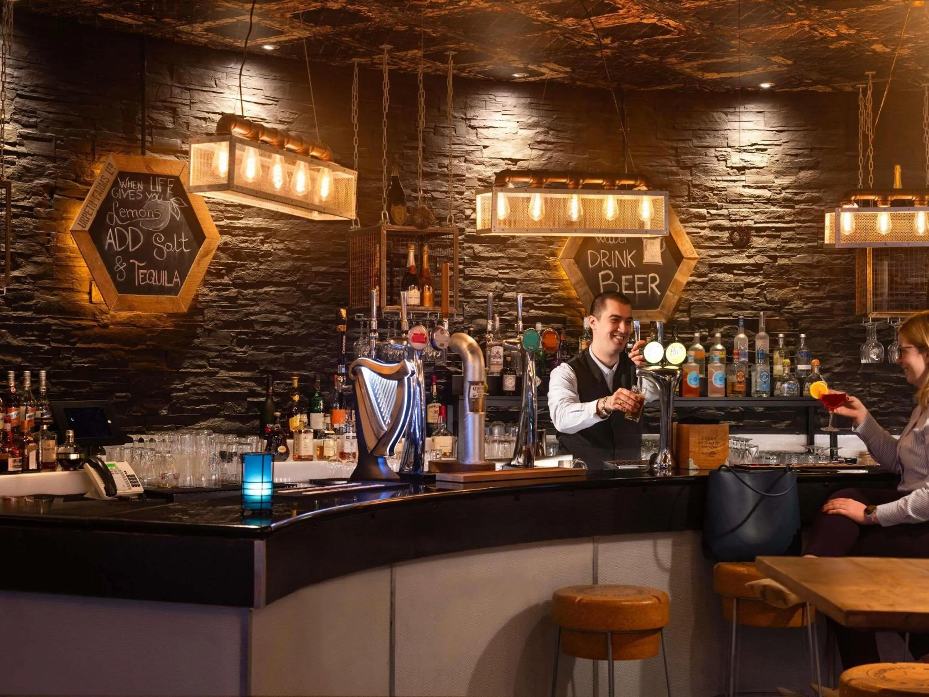 Restaurant/places to eat in Novotel London Tower Bridge