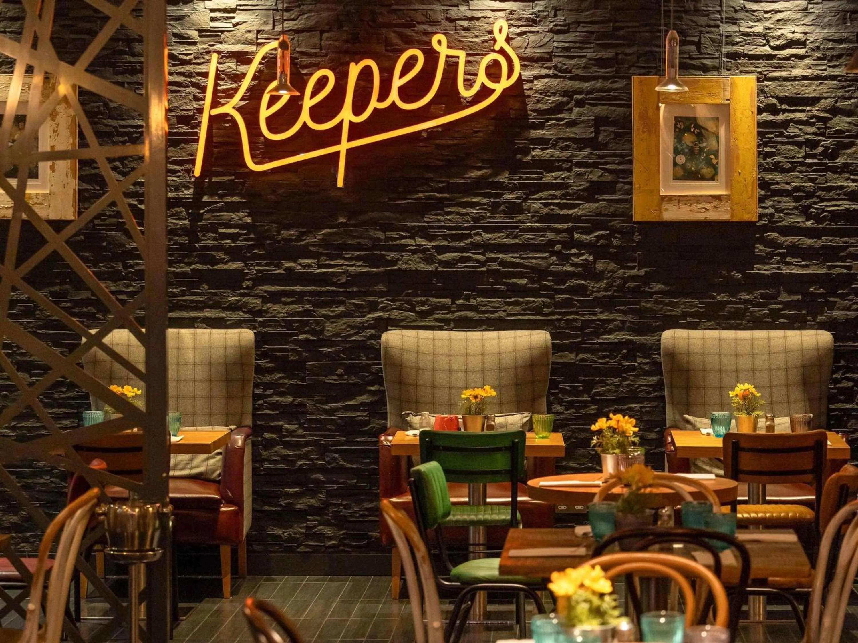 Lounge or bar in Novotel London Tower Bridge