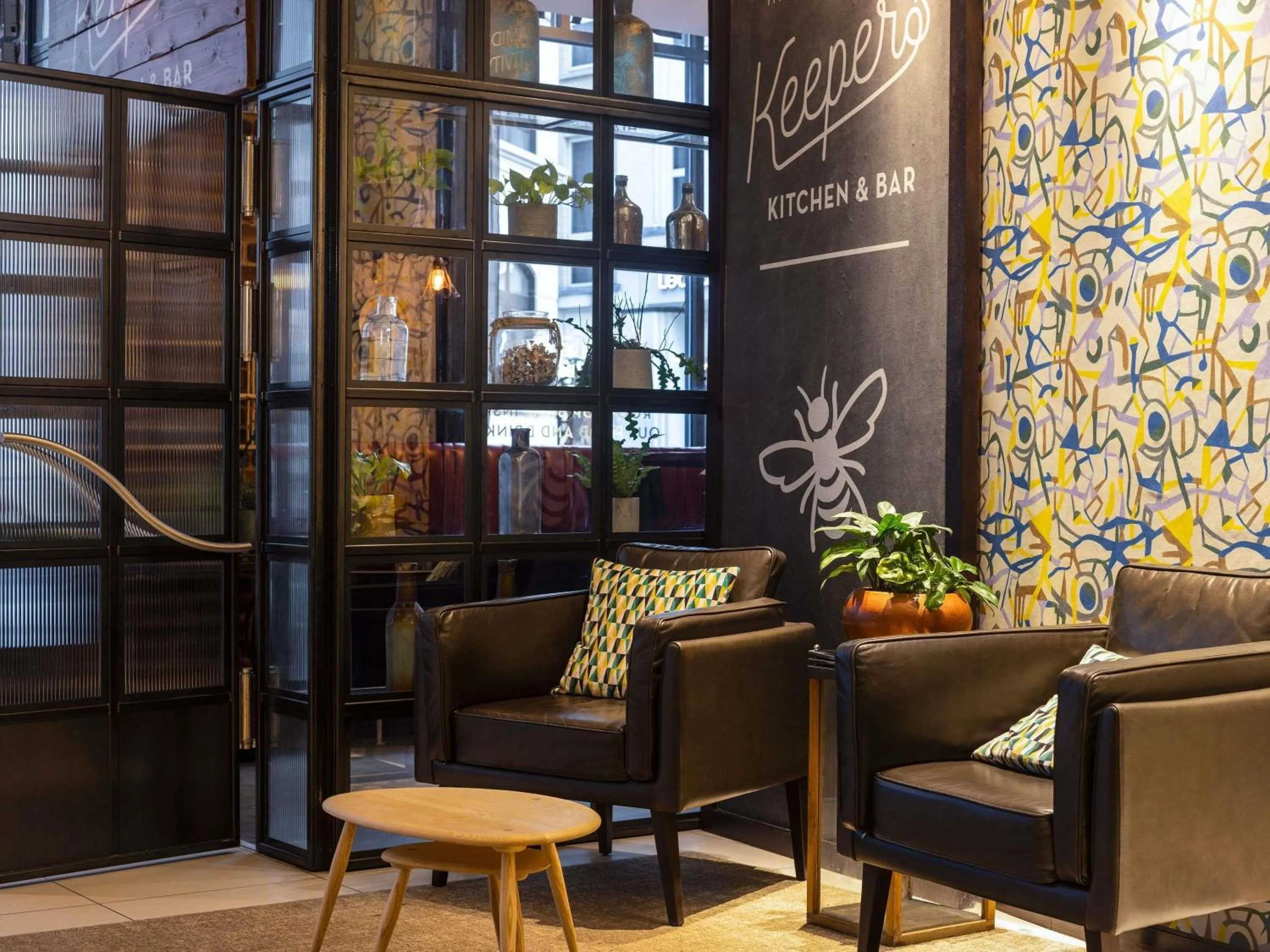 Lounge or bar in Novotel London Tower Bridge