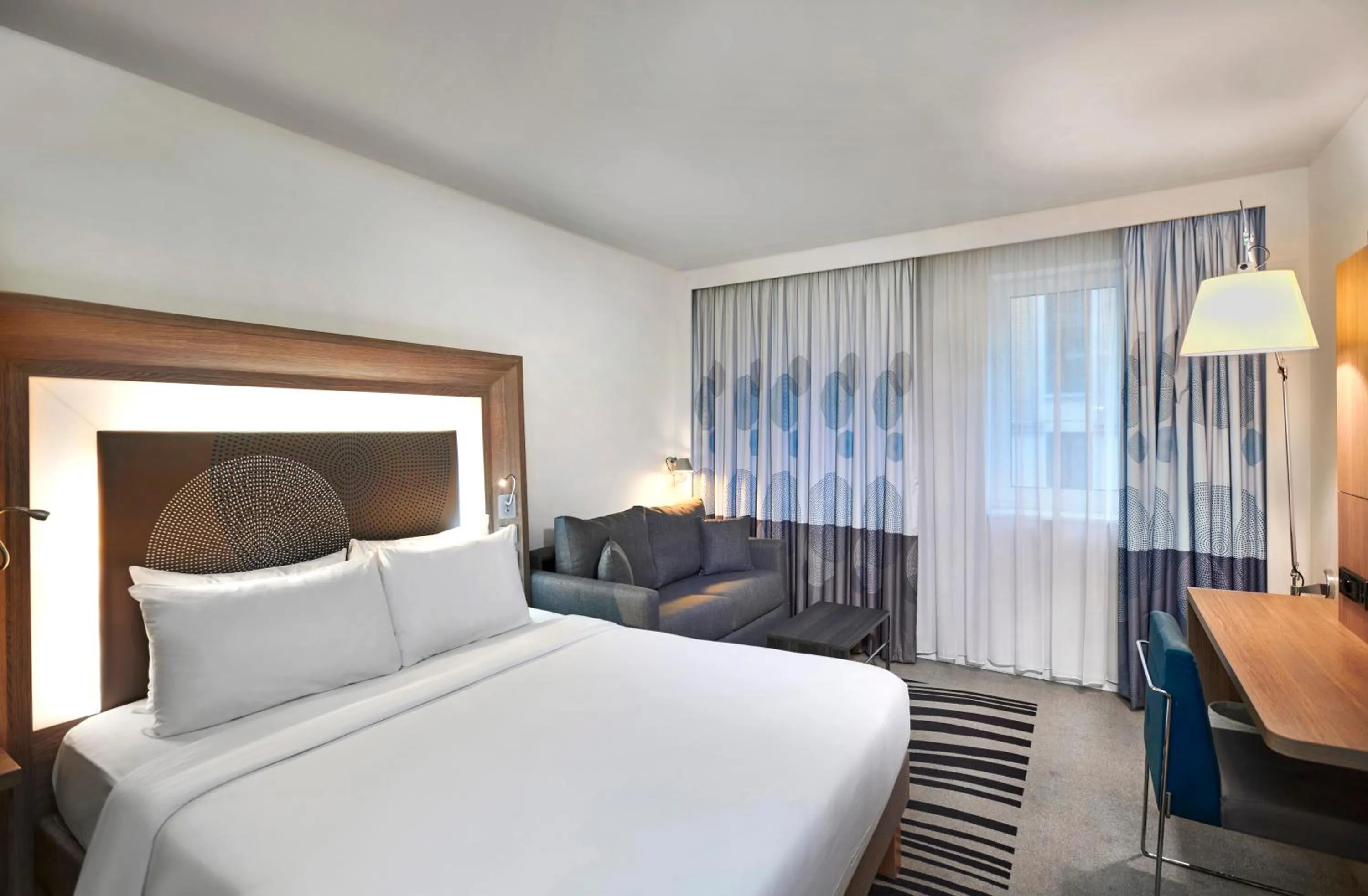 Bedroom, Bed in Novotel London Tower Bridge