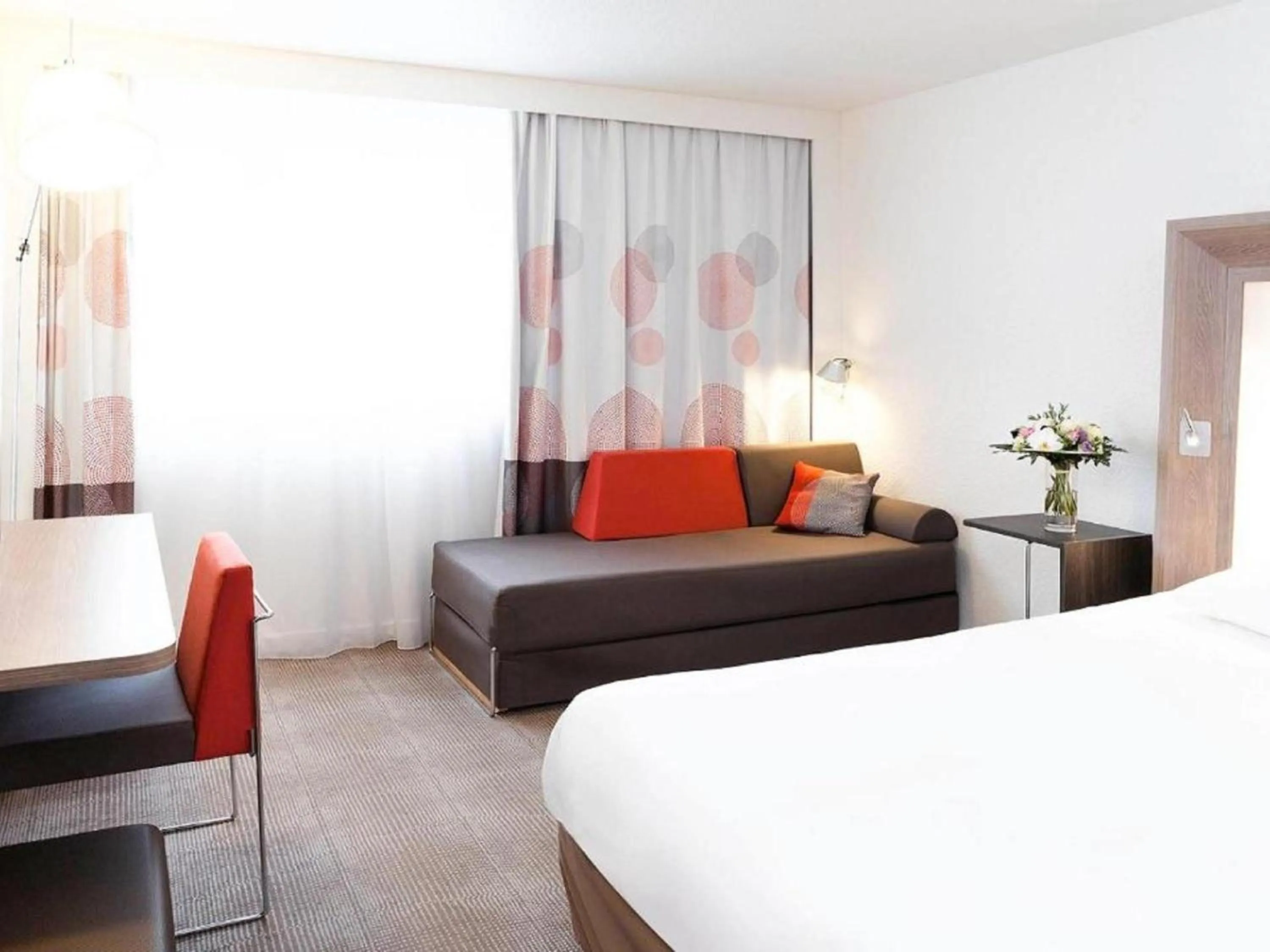 Bedroom, Bed in Novotel London Tower Bridge