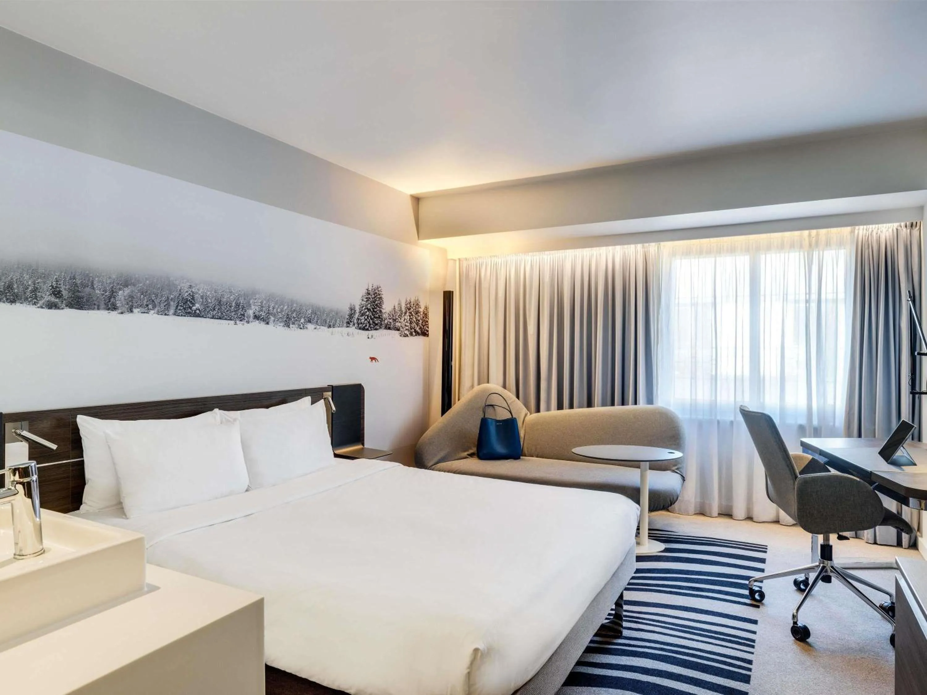 Bedroom, Bed in Novotel London Tower Bridge