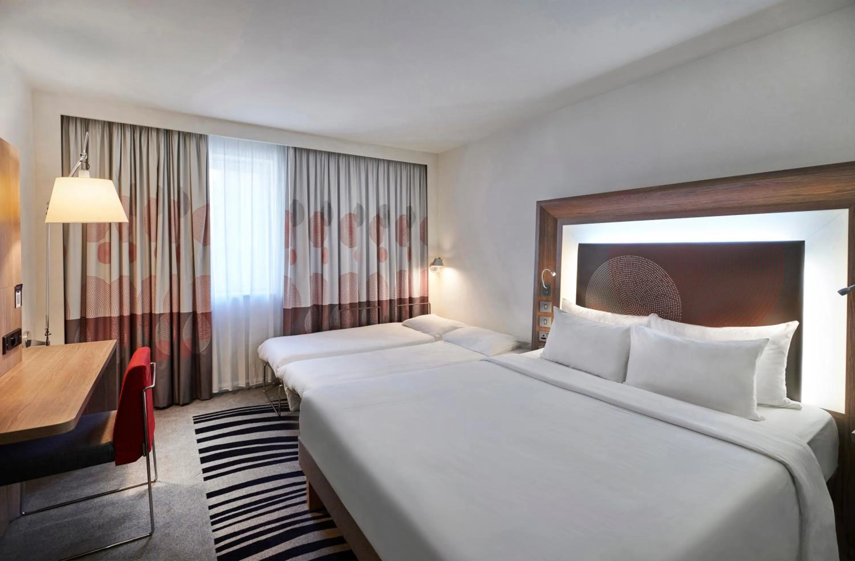 Bedroom, Bed in Novotel London Tower Bridge