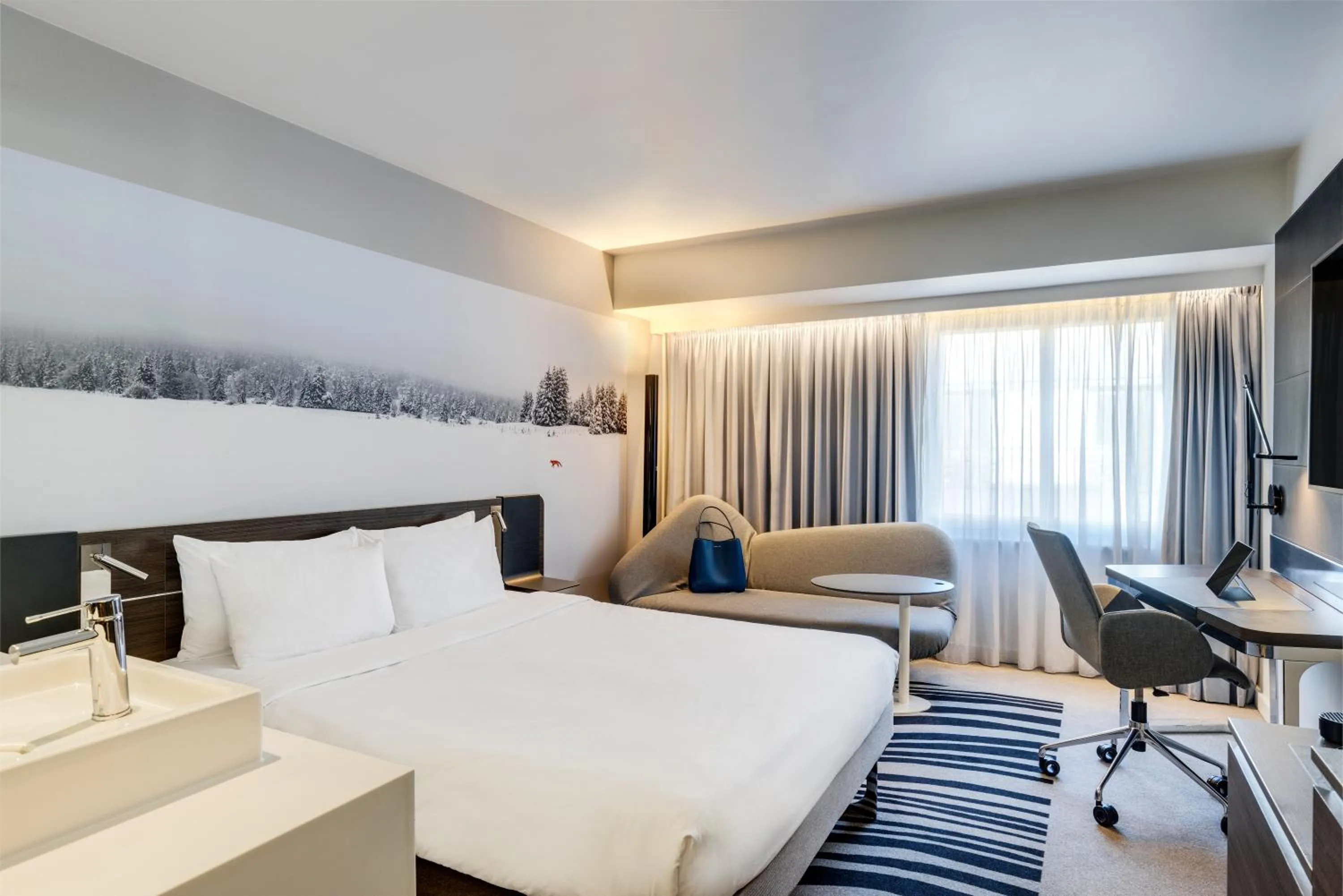 TV and multimedia, Bed in Novotel London Tower Bridge