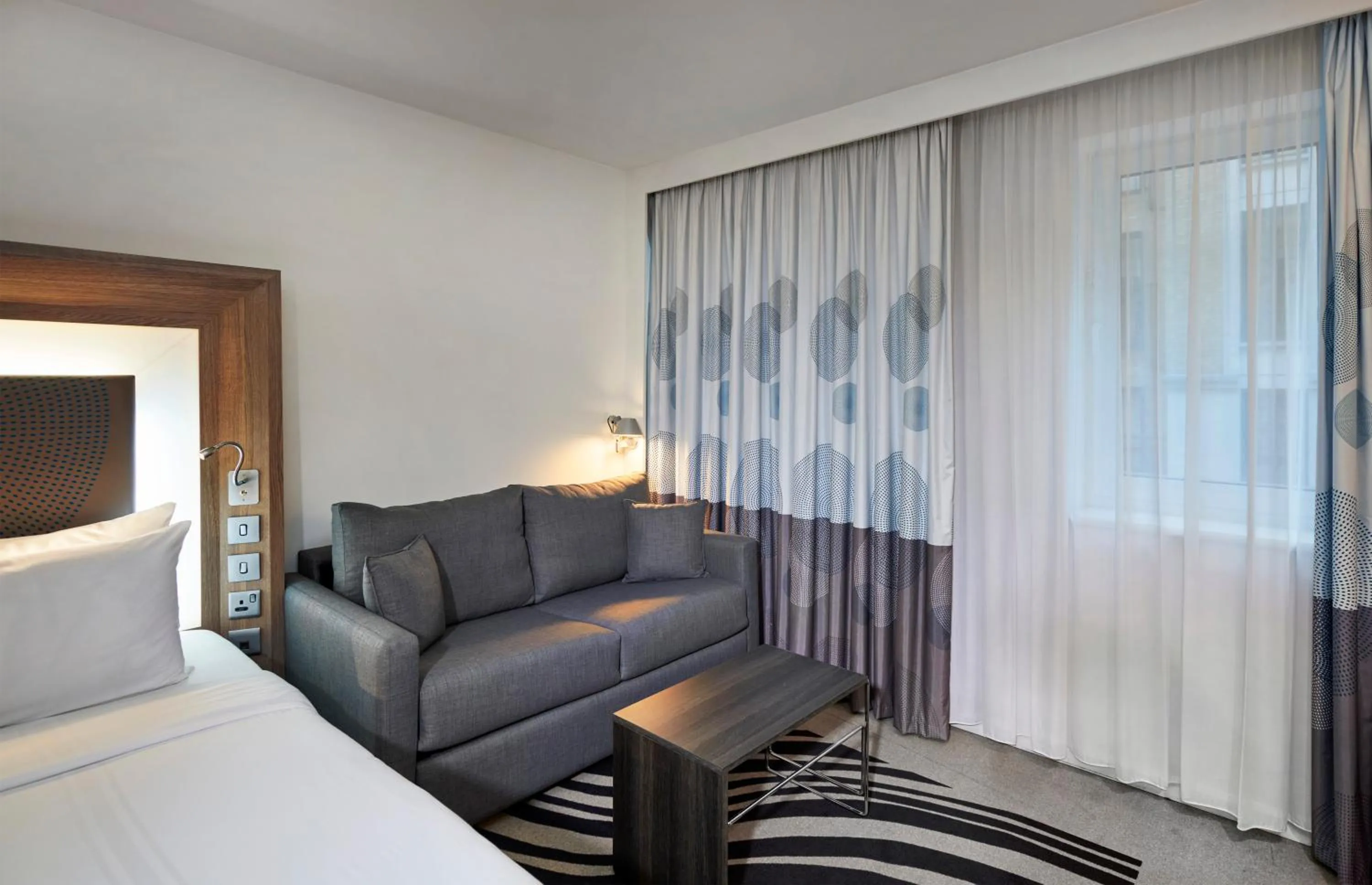 Bedroom, Bed in Novotel London Tower Bridge