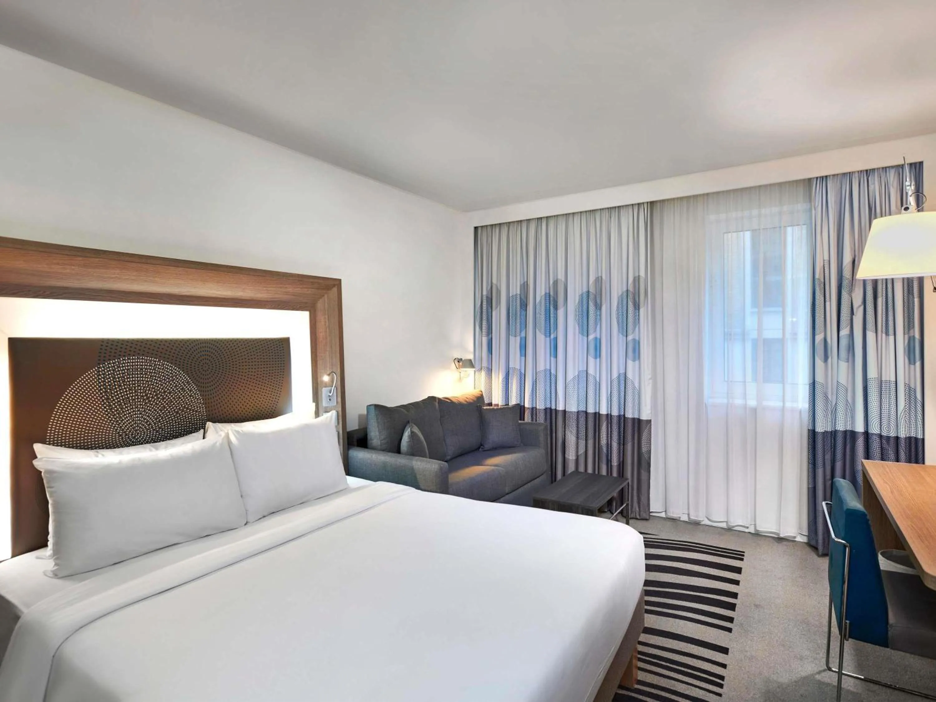 Bedroom, Bed in Novotel London Tower Bridge