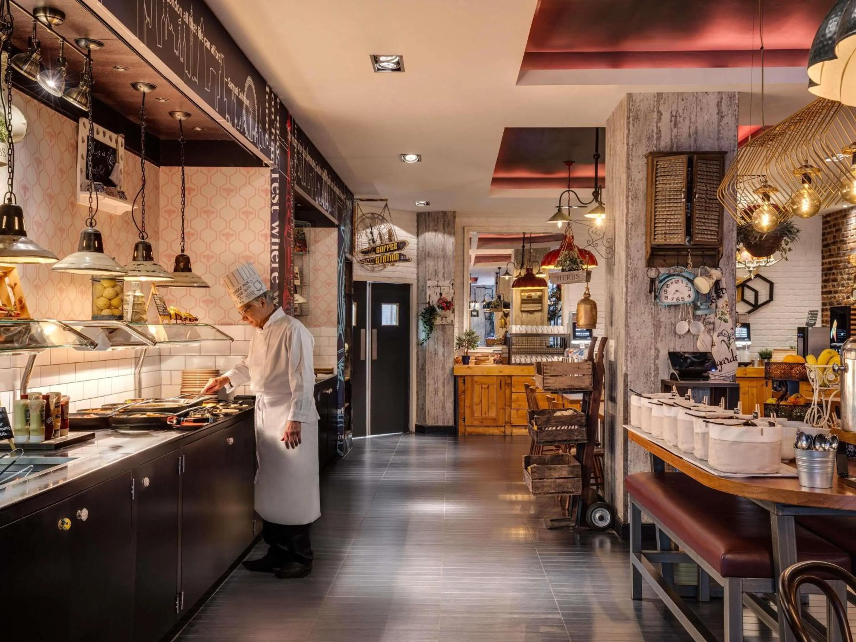 Restaurant/places to eat in Novotel London Tower Bridge