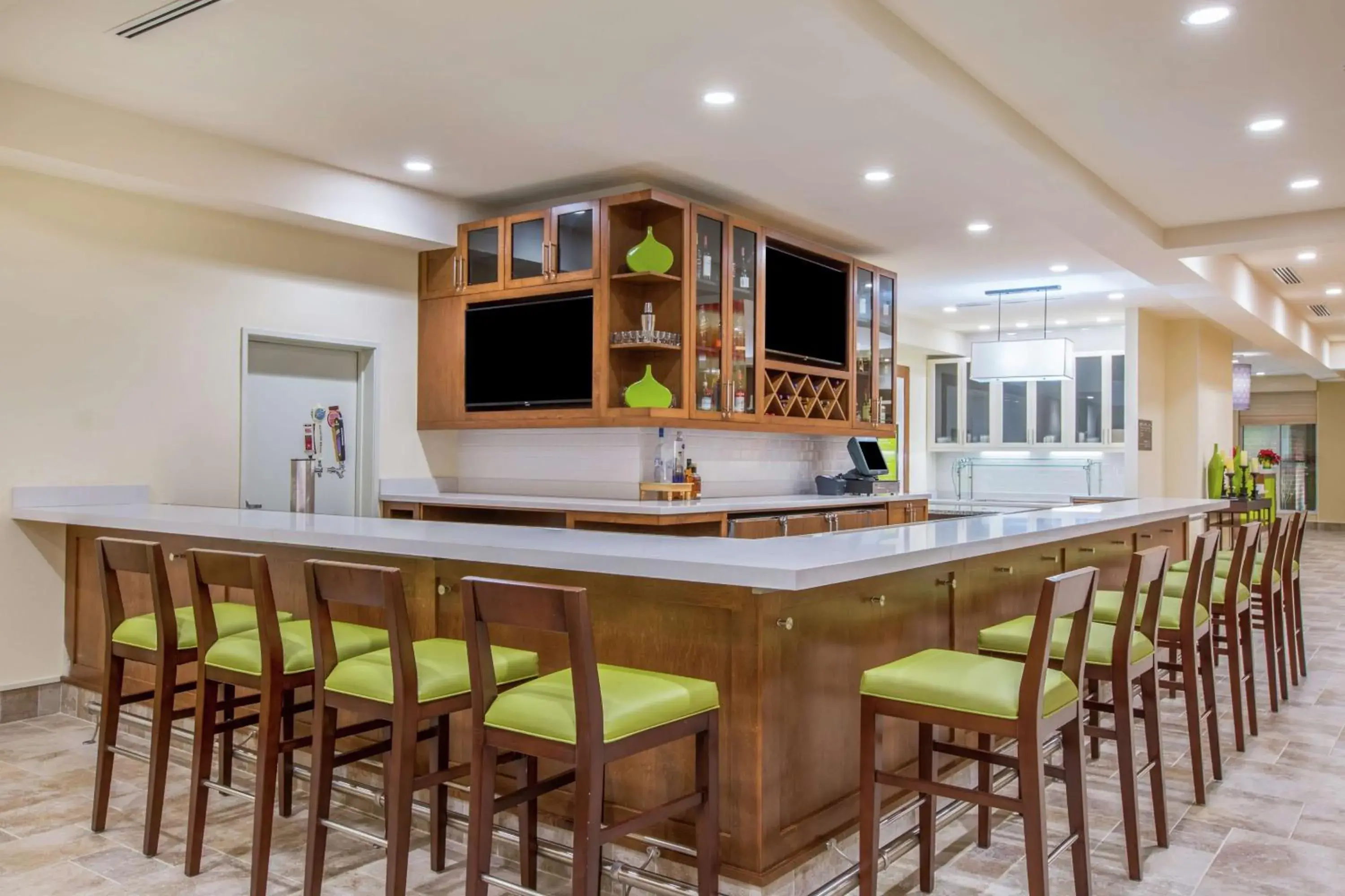 Lounge or bar in Hilton Garden Inn Olympia, WA Lounge or bar in Hilton Garden Inn Olympia, WA