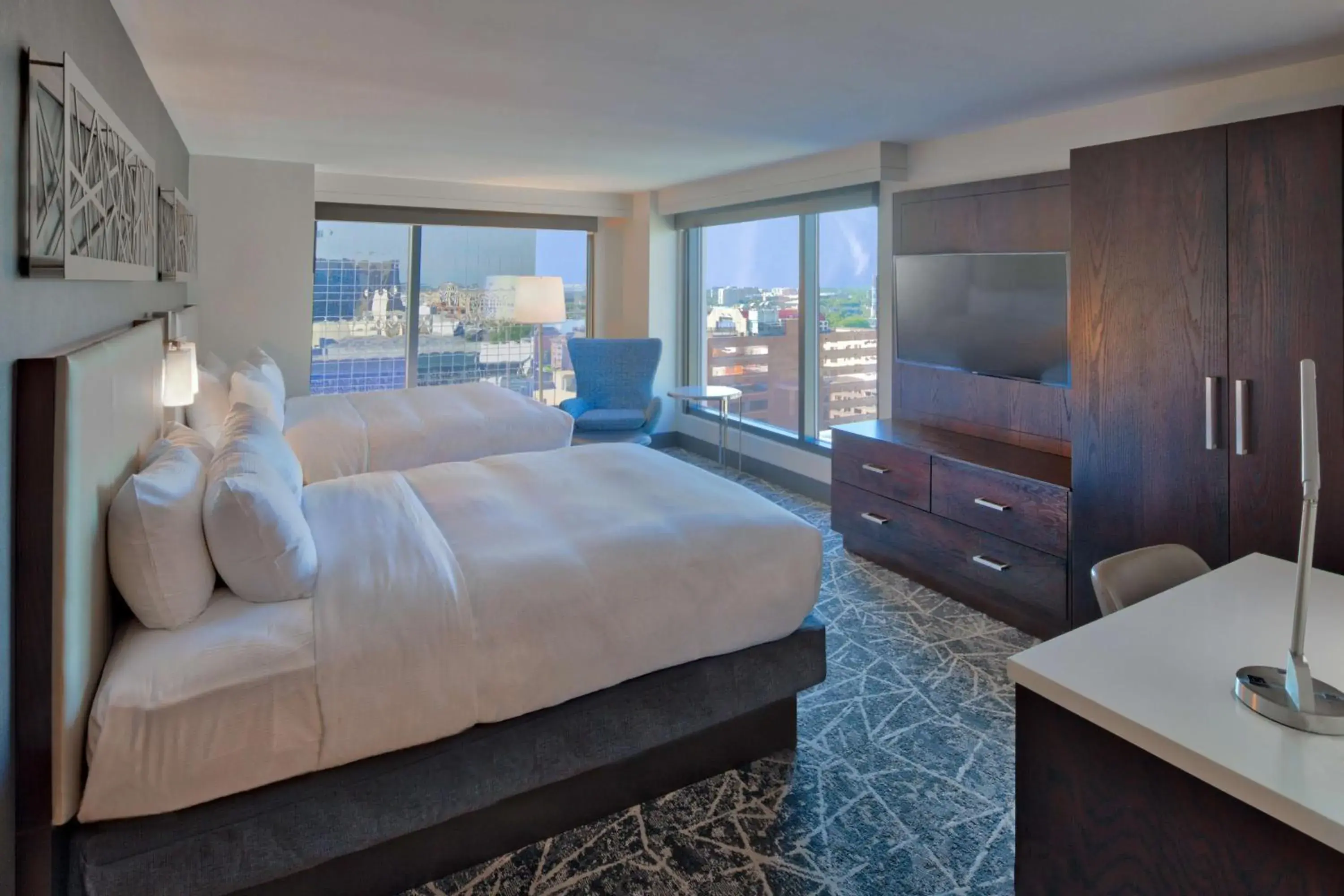 Queen Room with Two Queen Beds and Tub - Mobility Accessible in Hilton Norfolk The Main Queen Room with Two Queen Beds and Tub - Mobility Accessible in Hilton Norfolk The Main