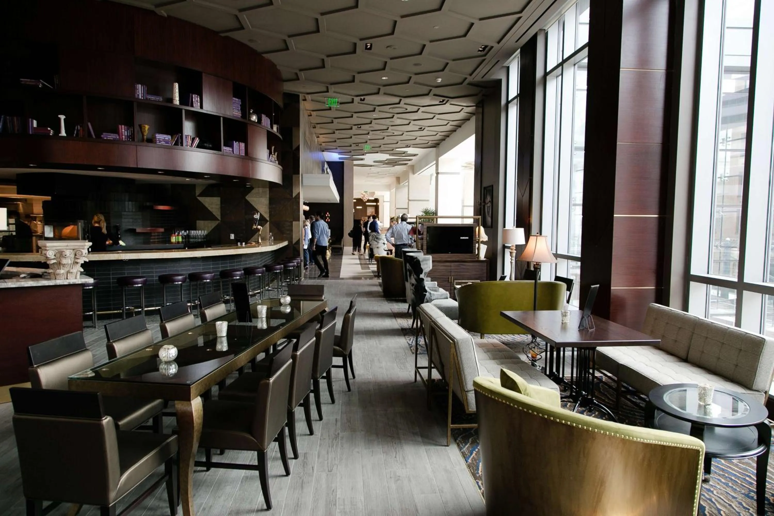 Lounge or bar in Hilton Norfolk The Main