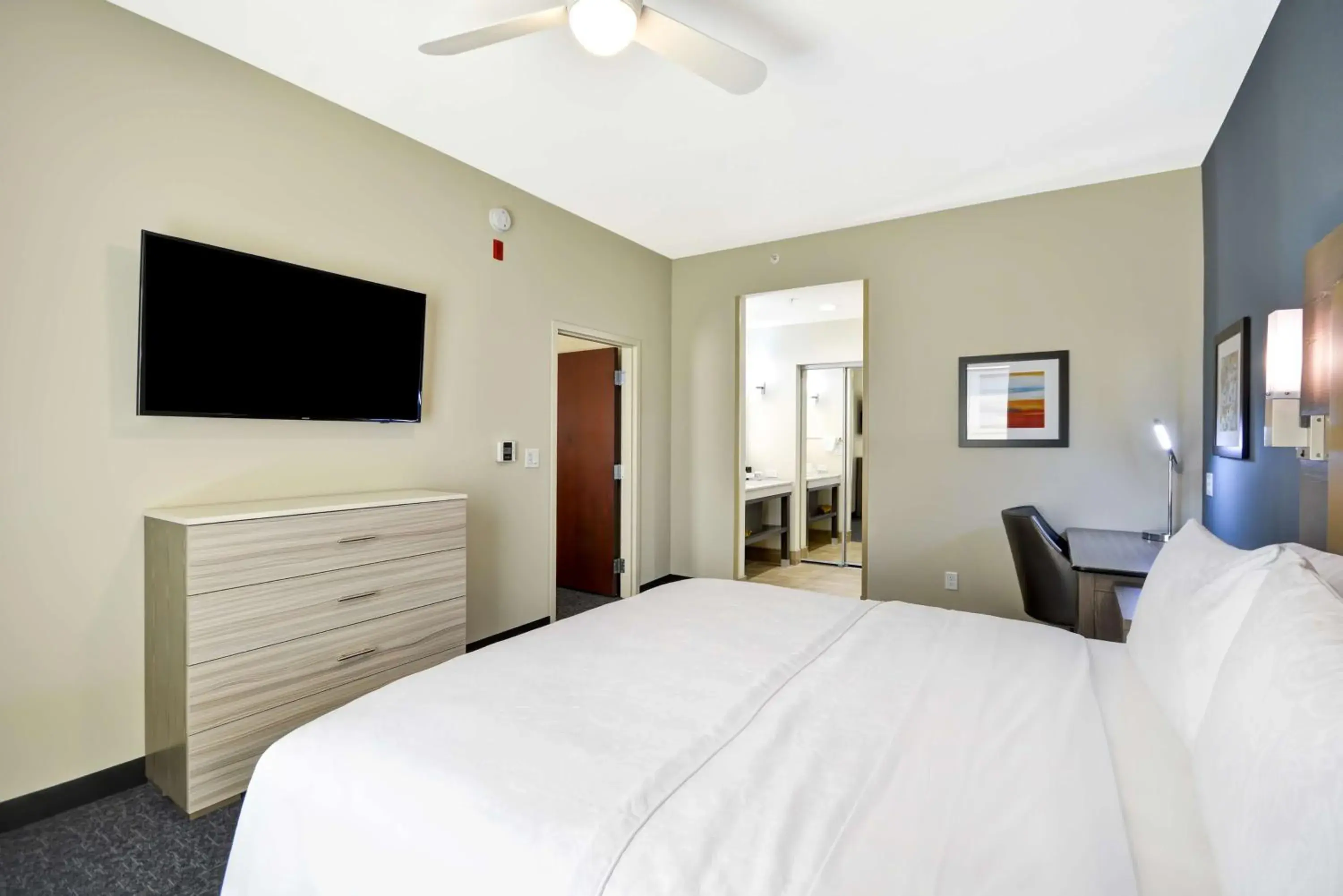 One-Bedroom King Suite in Homewood Suites by Hilton Orlando Theme Parks One-Bedroom King Suite in Homewood Suites by Hilton Orlando Theme Parks
