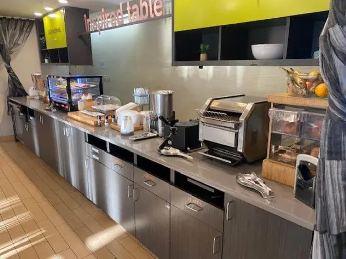 Breakfast in Home2 Suites by Hilton Roanoke Breakfast in Home2 Suites by Hilton Roanoke