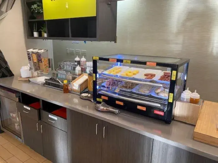 Breakfast in Home2 Suites by Hilton Roanoke Breakfast in Home2 Suites by Hilton Roanoke