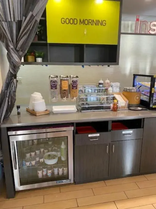 Breakfast in Home2 Suites by Hilton Roanoke Breakfast in Home2 Suites by Hilton Roanoke