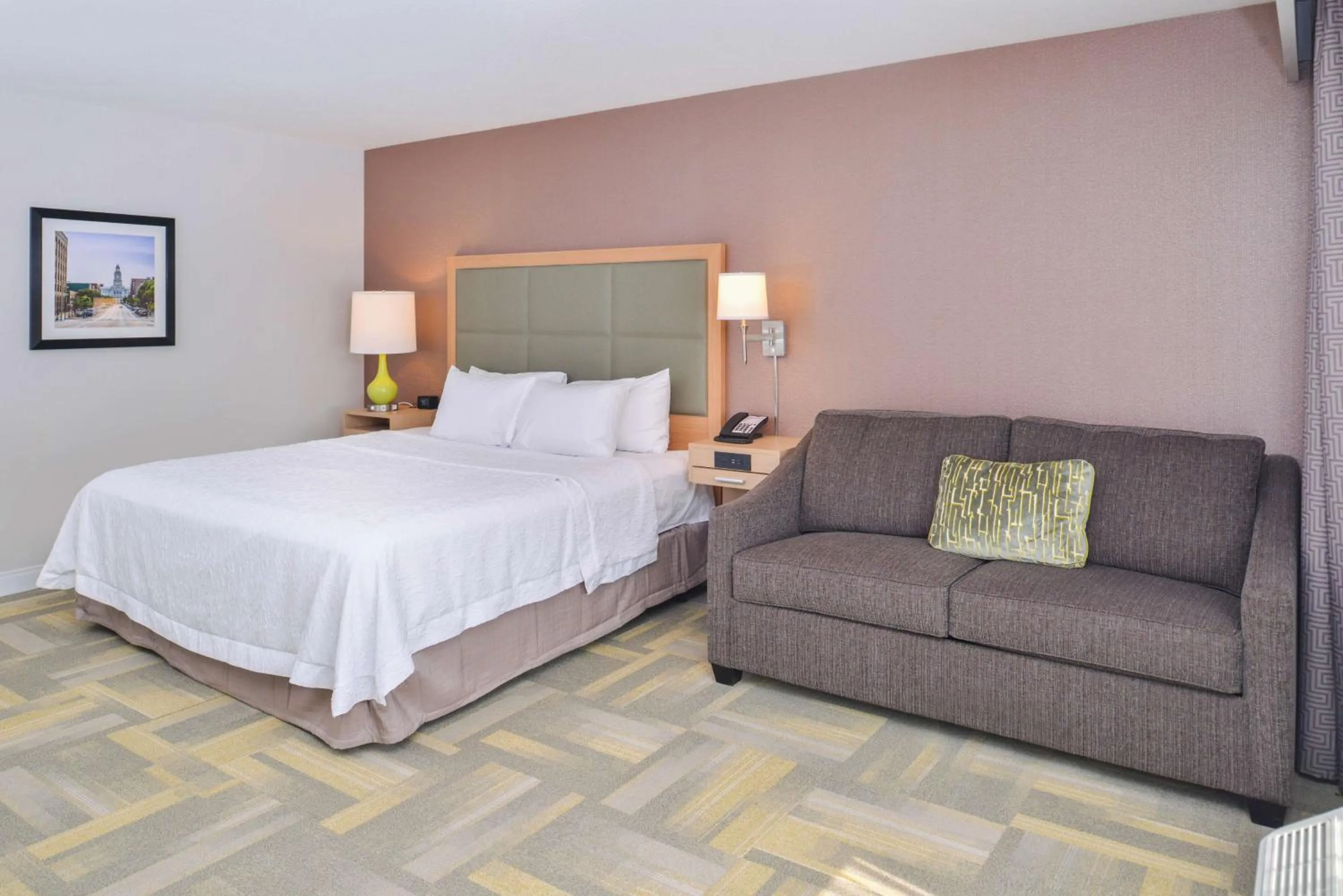 Bed in Hampton Inn and Suites Altoona-Des Moines by Hilton