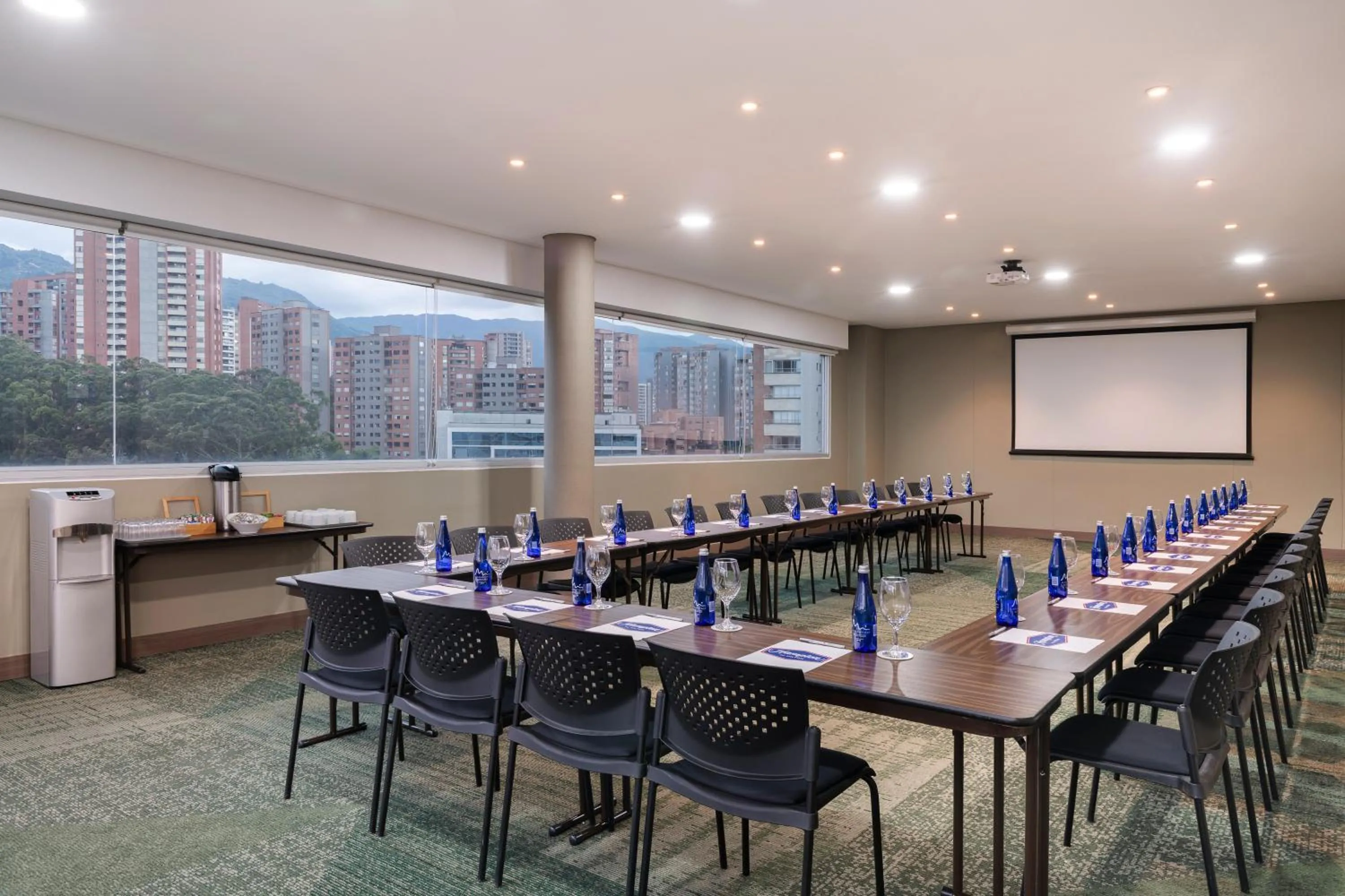 Meeting/conference room in Hampton by Hilton Medellin