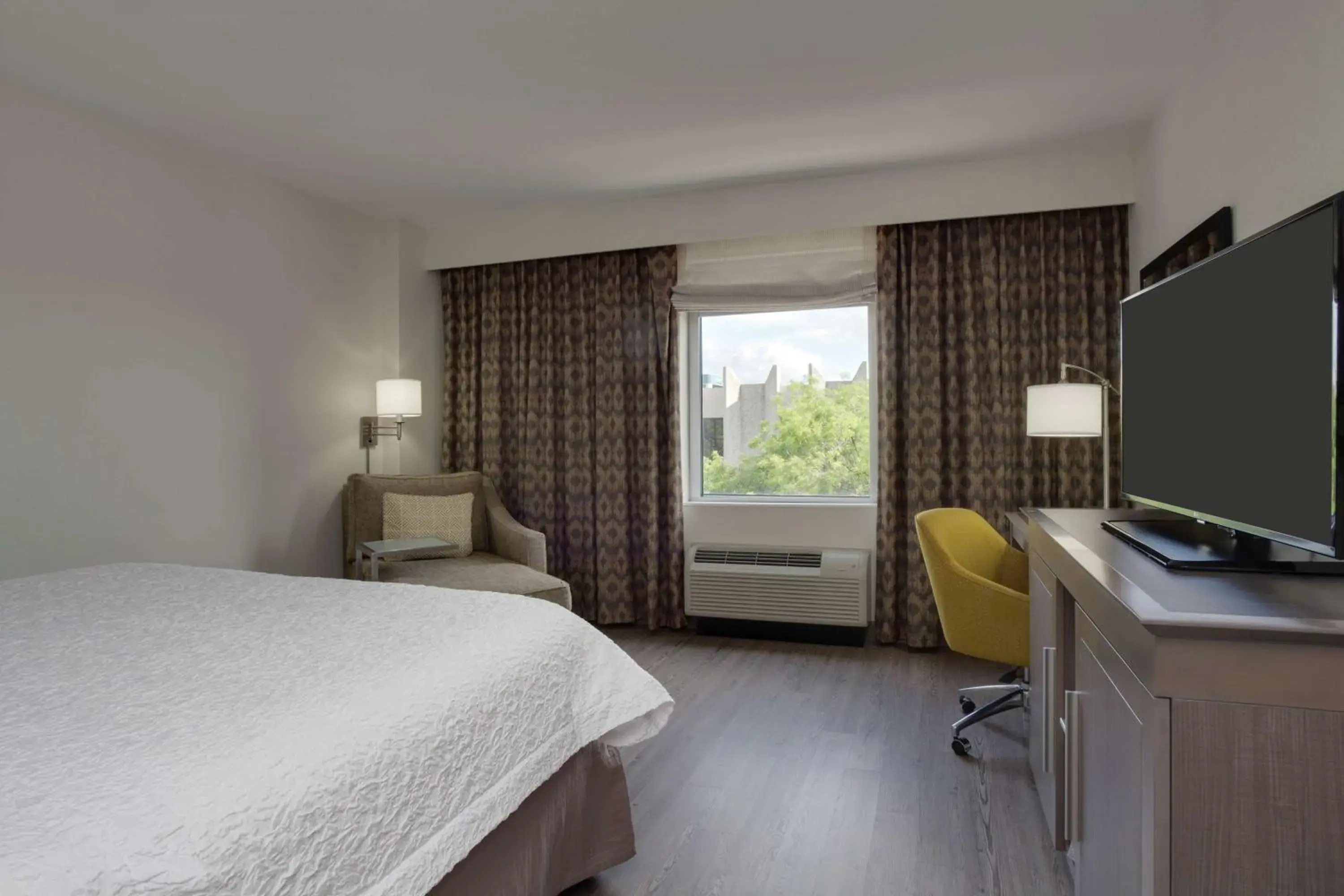 Bedroom, Bed in Hampton Inn & Suites Miami Wynwood Design District, FL Bedroom, Bed in Hampton Inn & Suites Miami Wynwood Design District, FL