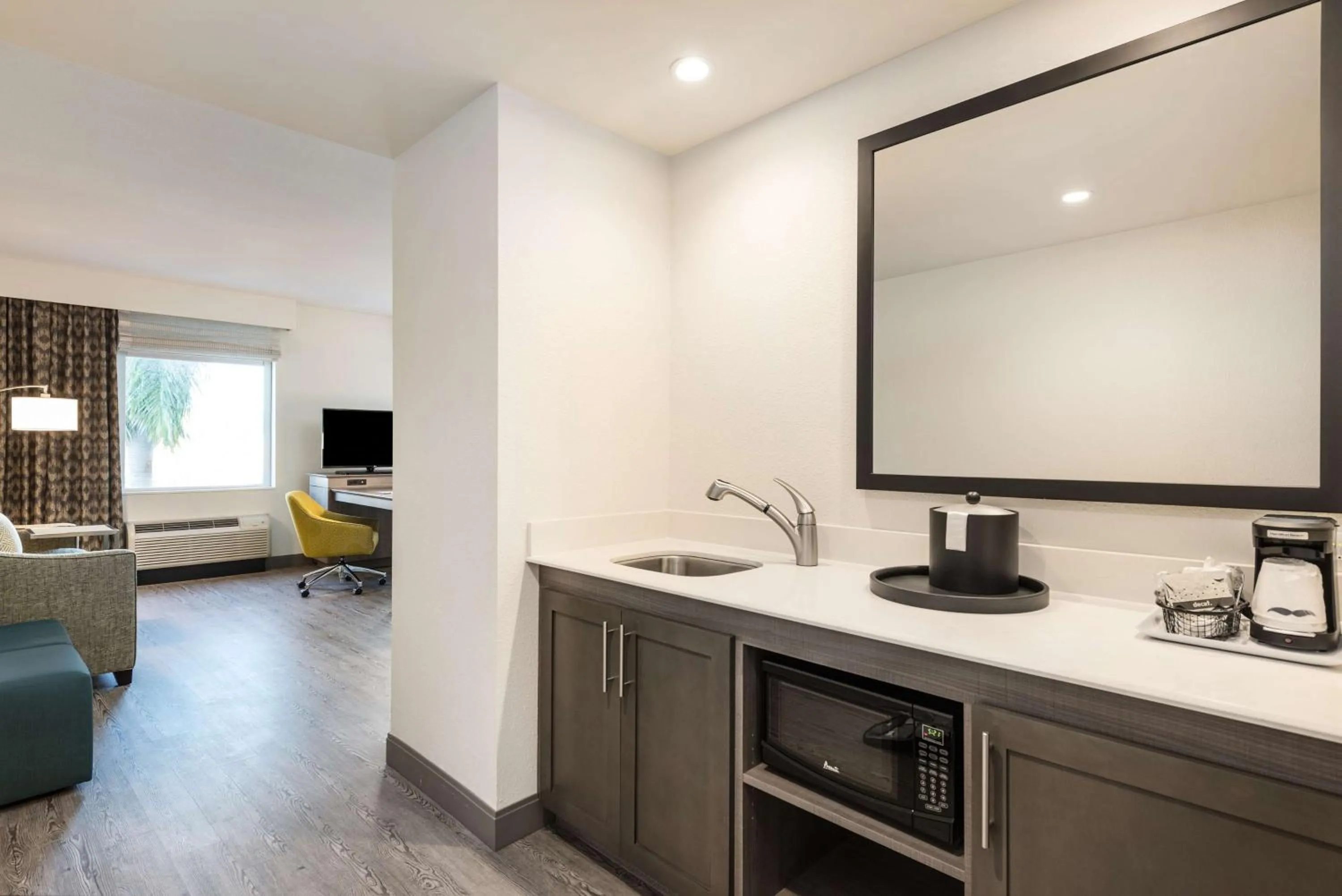 Kitchen or kitchenette in Hampton Inn & Suites Miami Wynwood Design District, FL