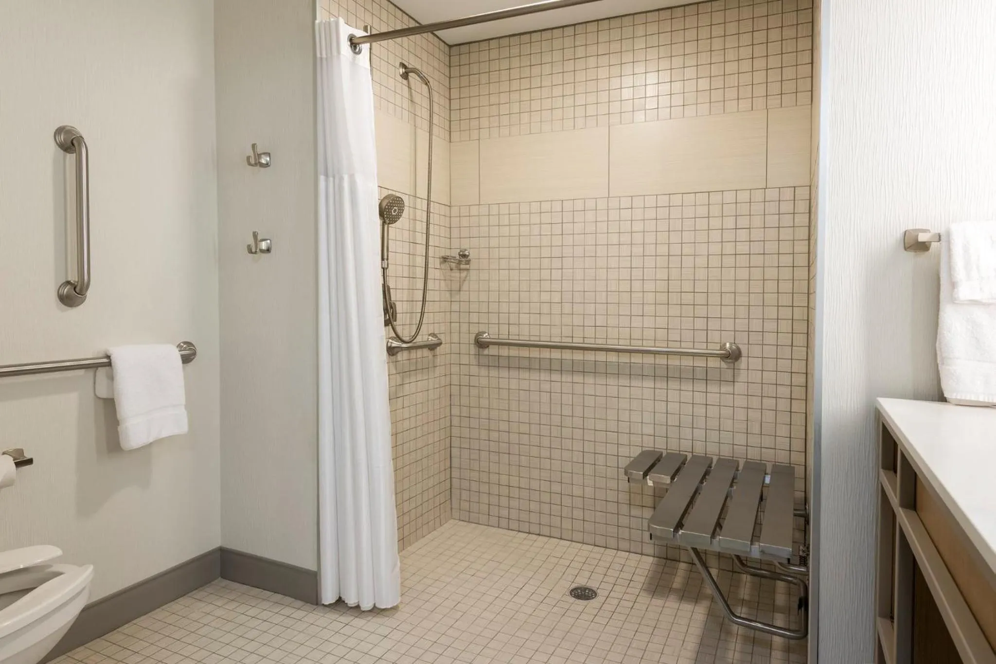 Shower in Hilton Garden Inn Grand Rapids East