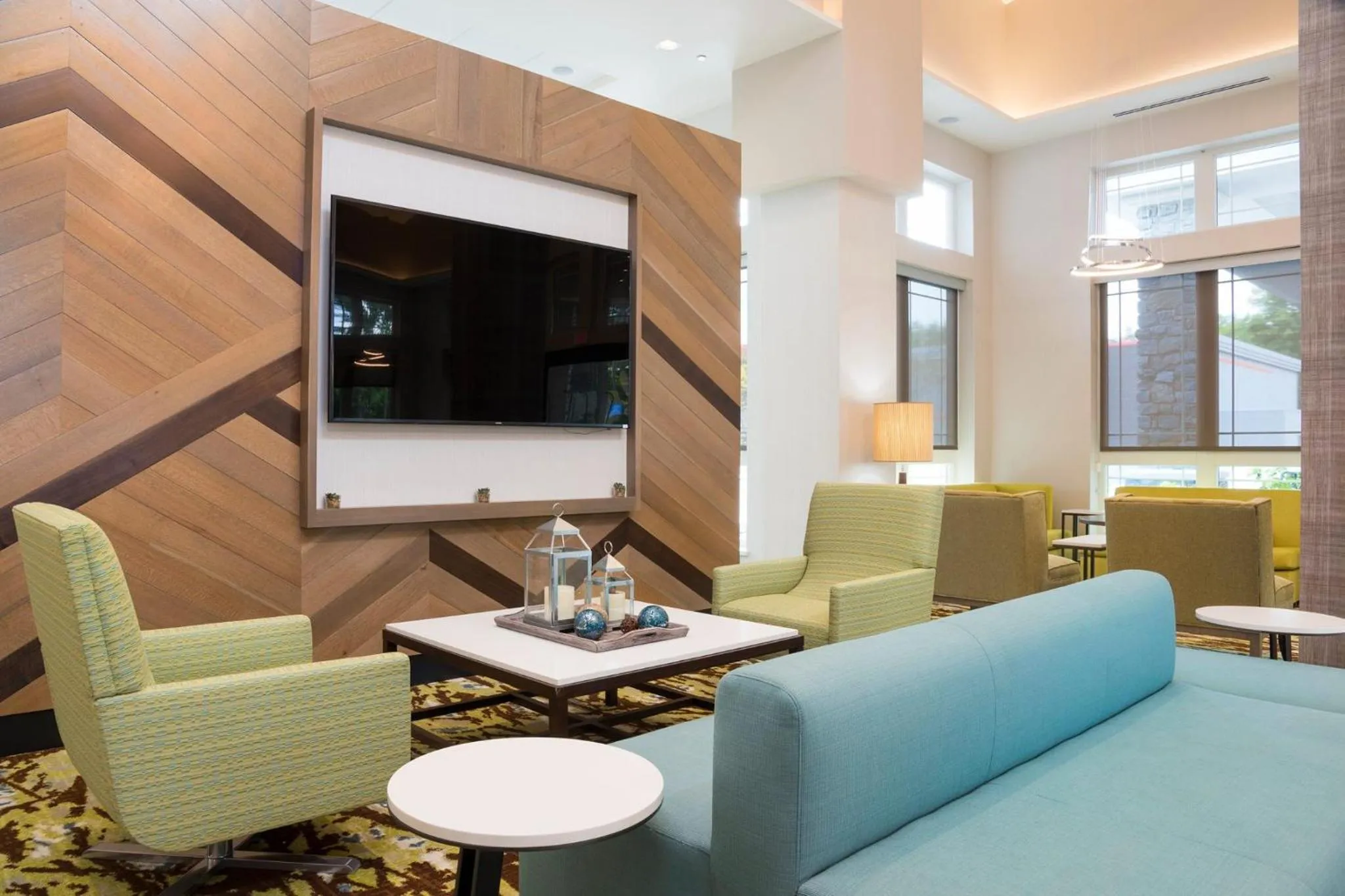 TV and multimedia in Hilton Garden Inn Grand Rapids East