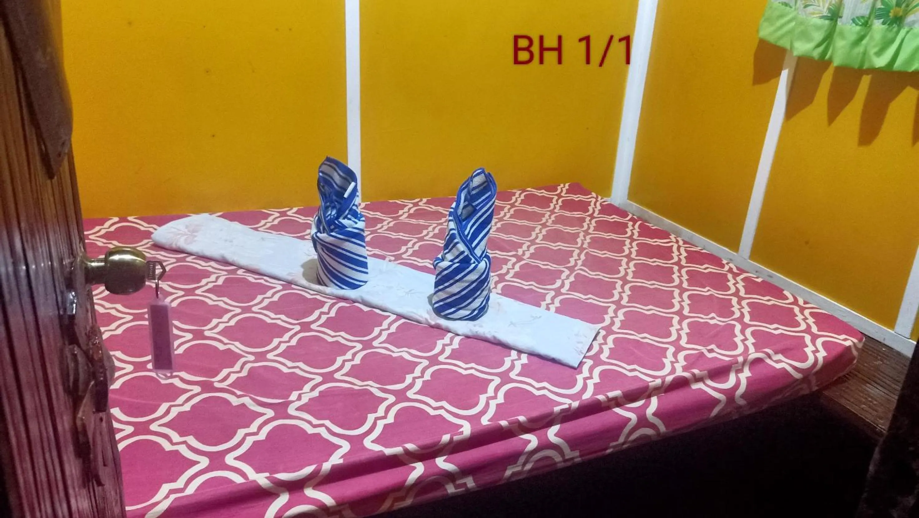 Bed in Moalboal Bamboo Guest House