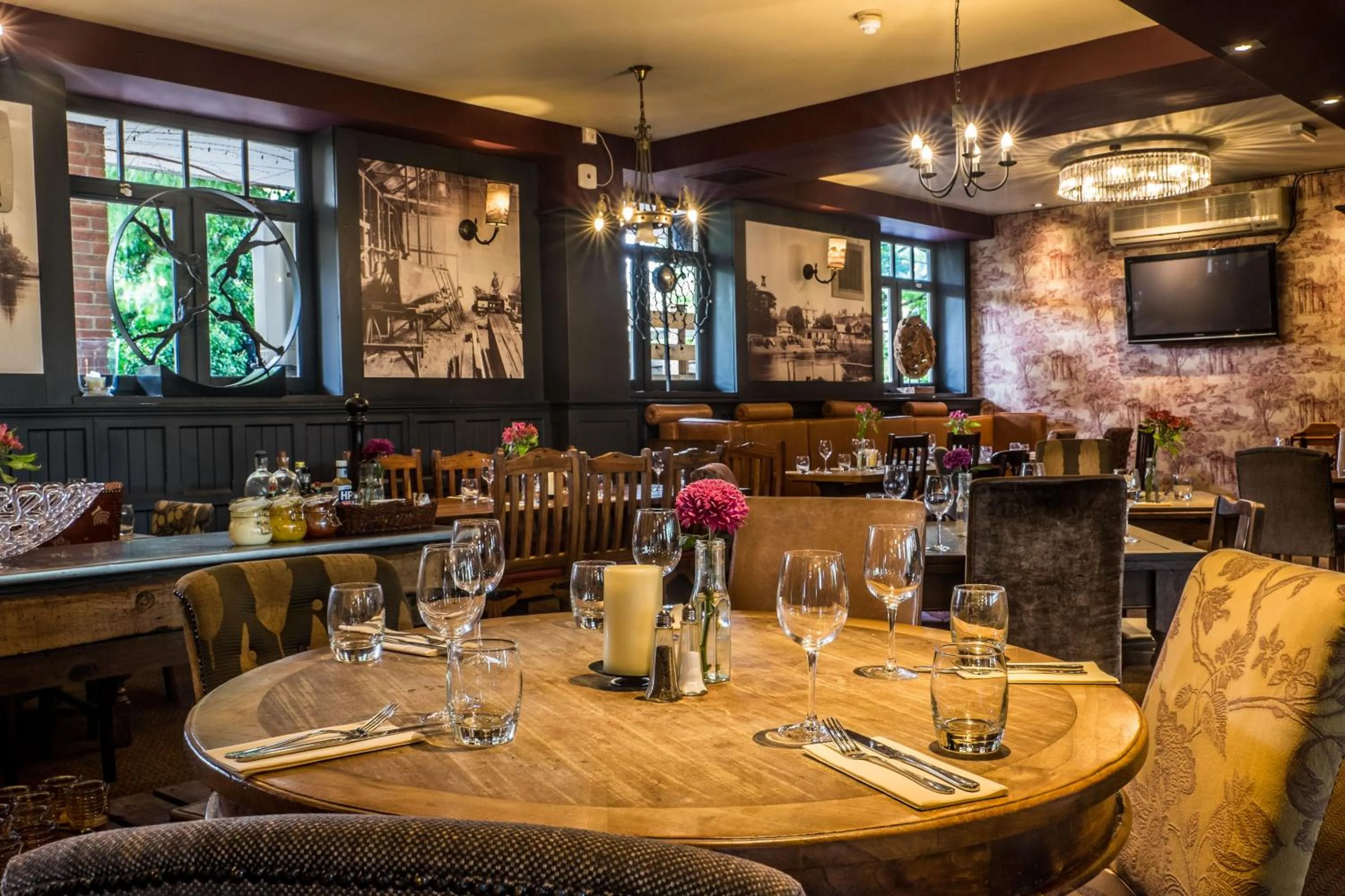 Food and drinks in The Alexander Pope Hotel