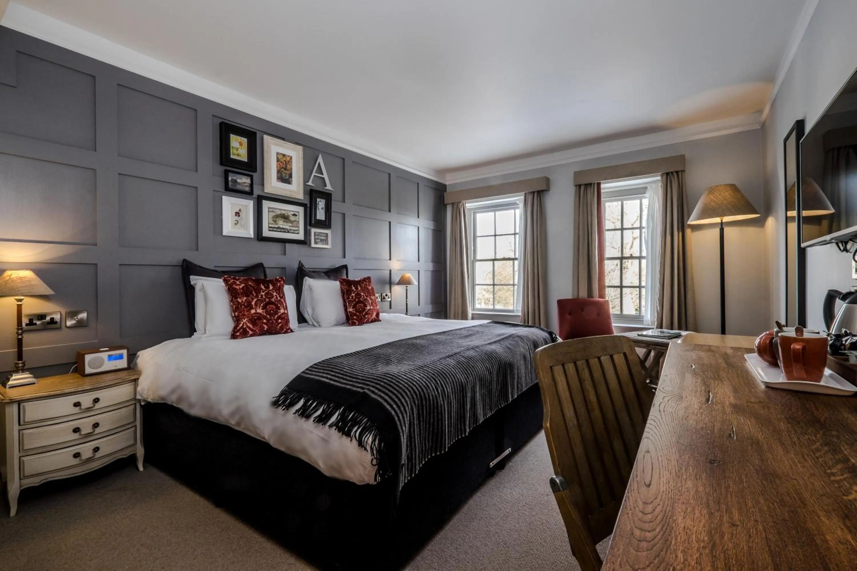 Day, Bed in The Alexander Pope Hotel