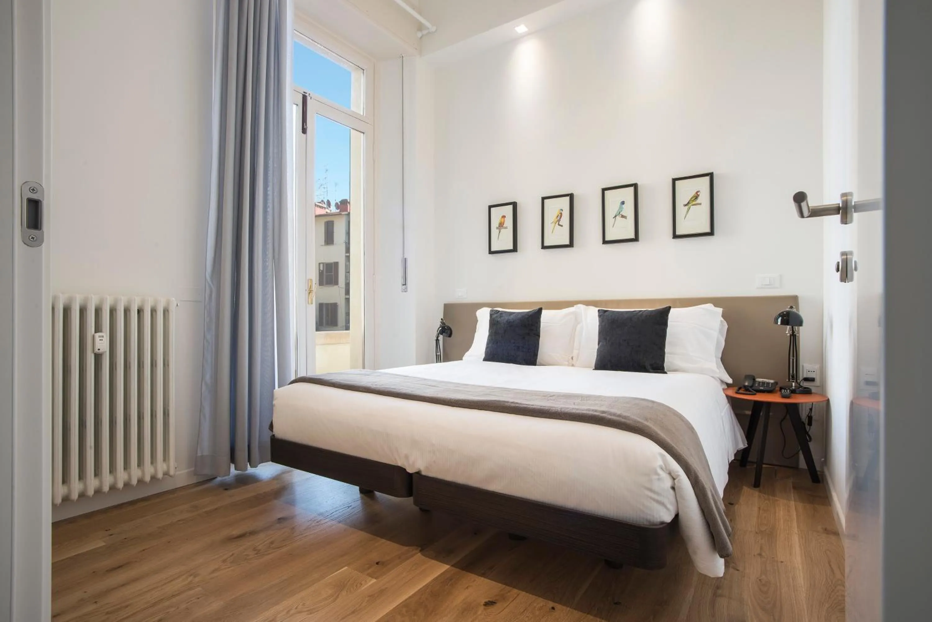 Photo of the whole room, Bed in 7Florence