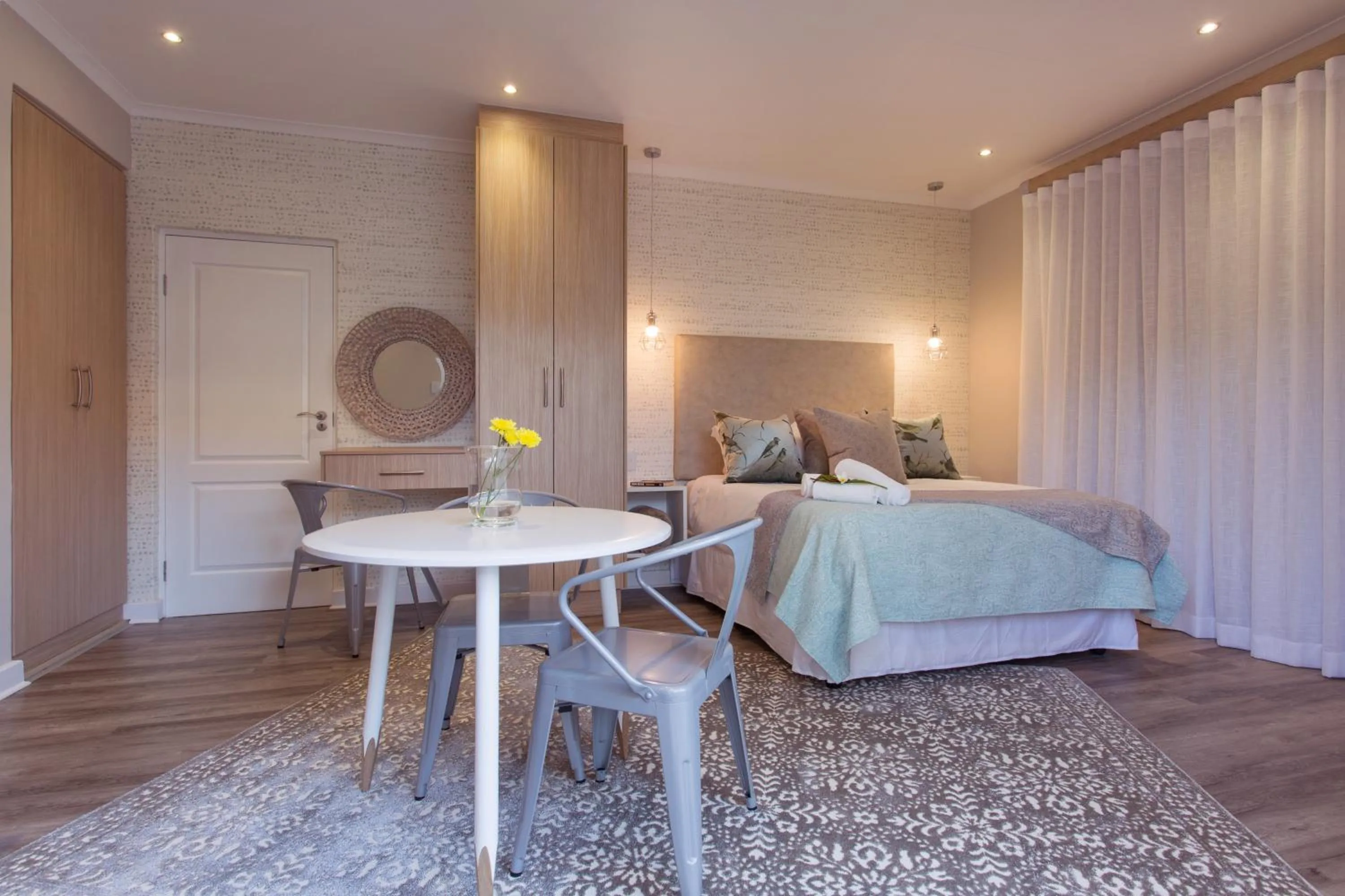 Photo of the whole room, Bed in The Aviary