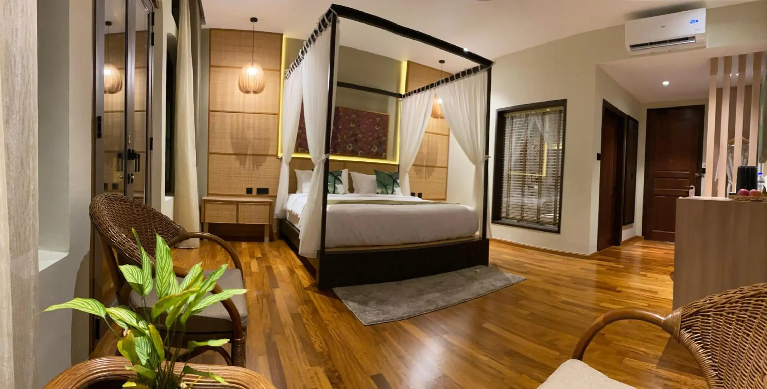 King Suite with Balcony in ke-lan-tan House King Suite with Balcony in ke-lan-tan House