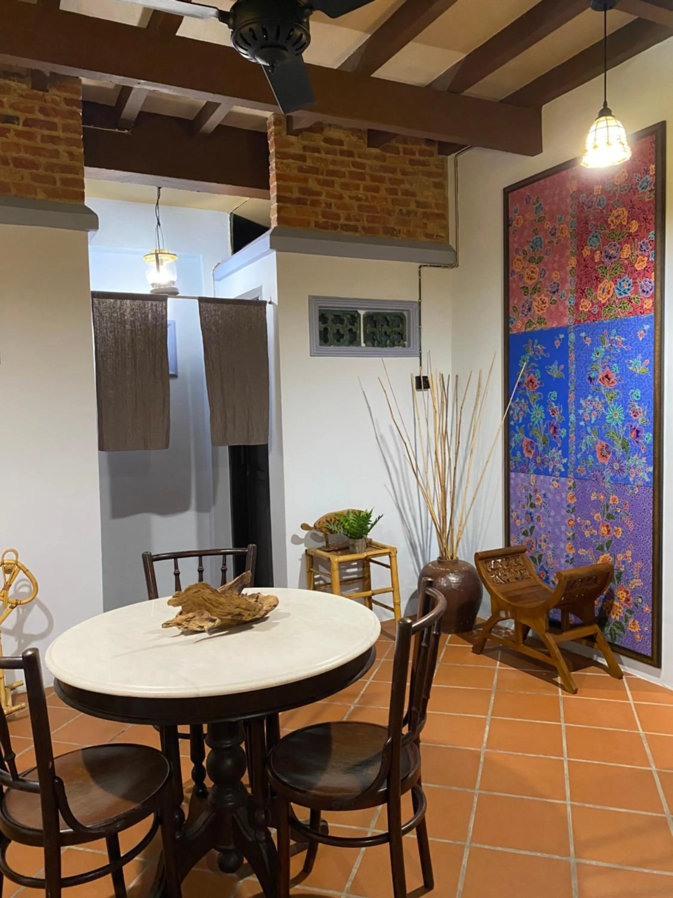 Seating area in ke-lan-tan House