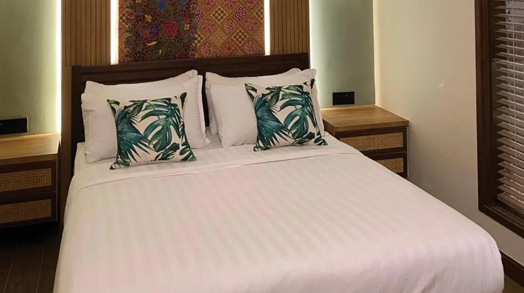 Bedroom, Bed in ke-lan-tan House