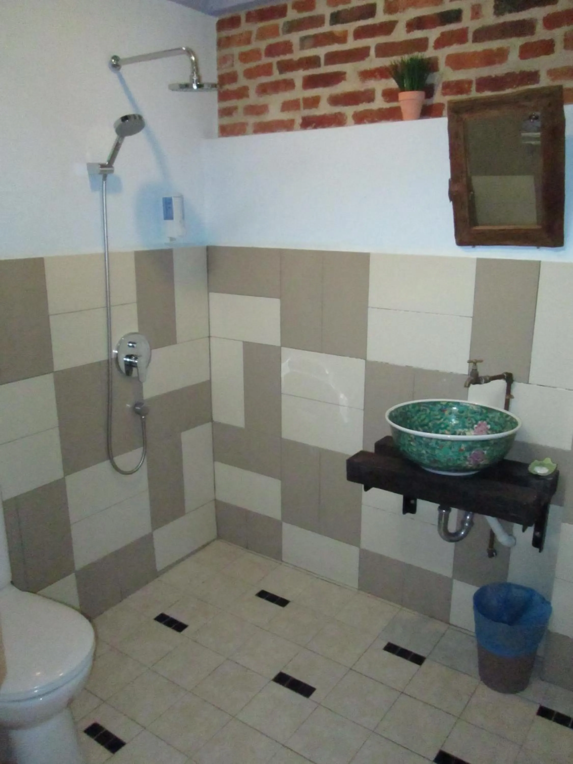 Other in ke-lan-tan House