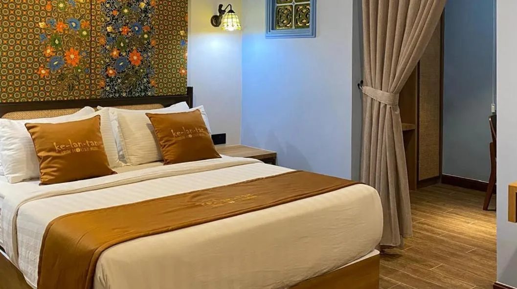 Bedroom, Bed in ke-lan-tan House