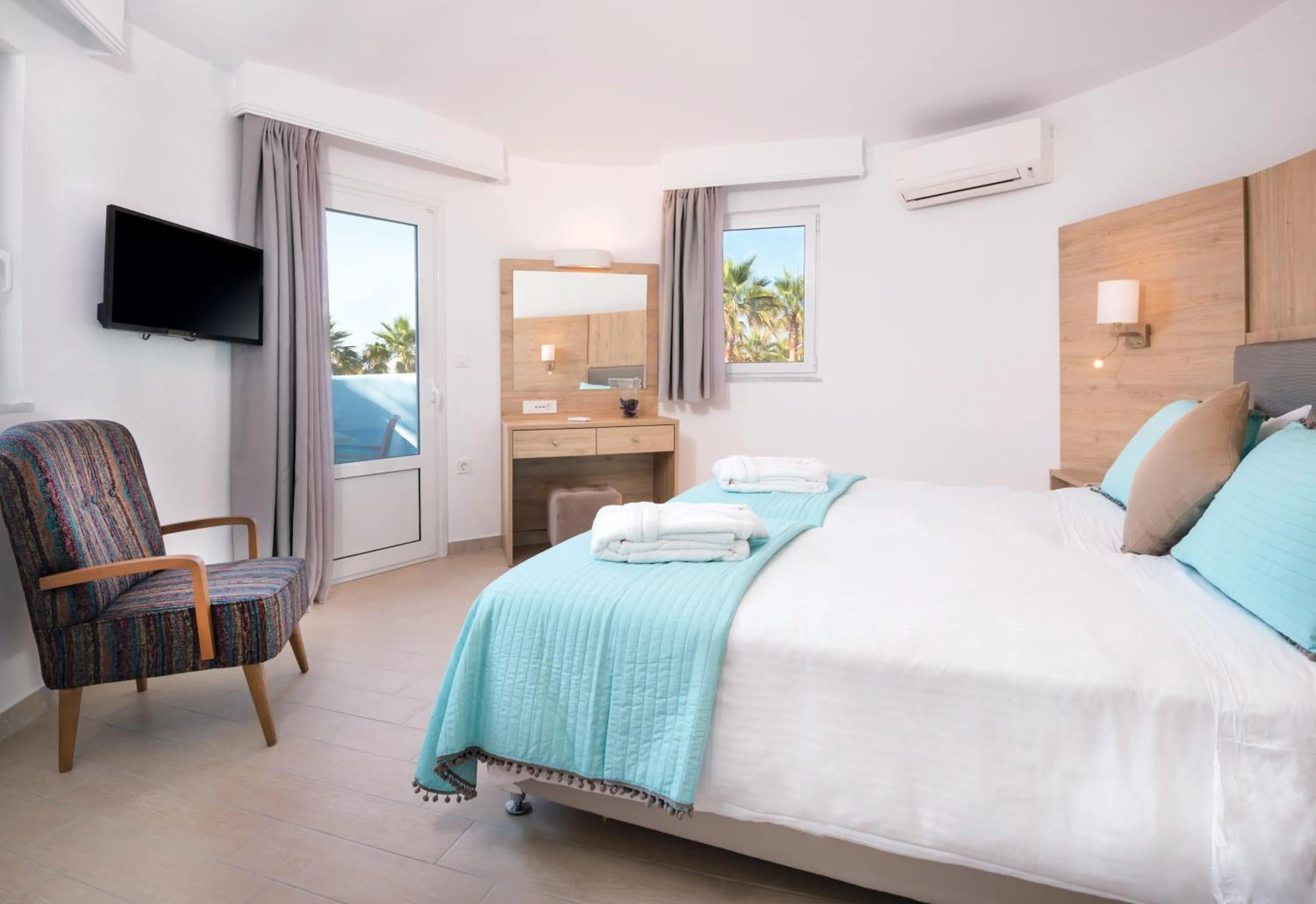 Bedroom, Bed in Eurovillage Achilleas Hotel