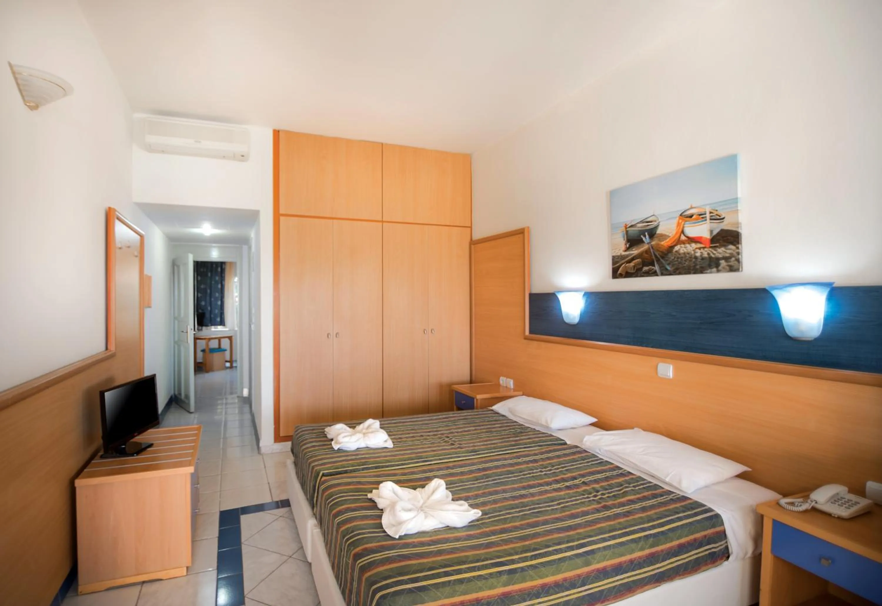 Bedroom, Bed in Eurovillage Achilleas Hotel