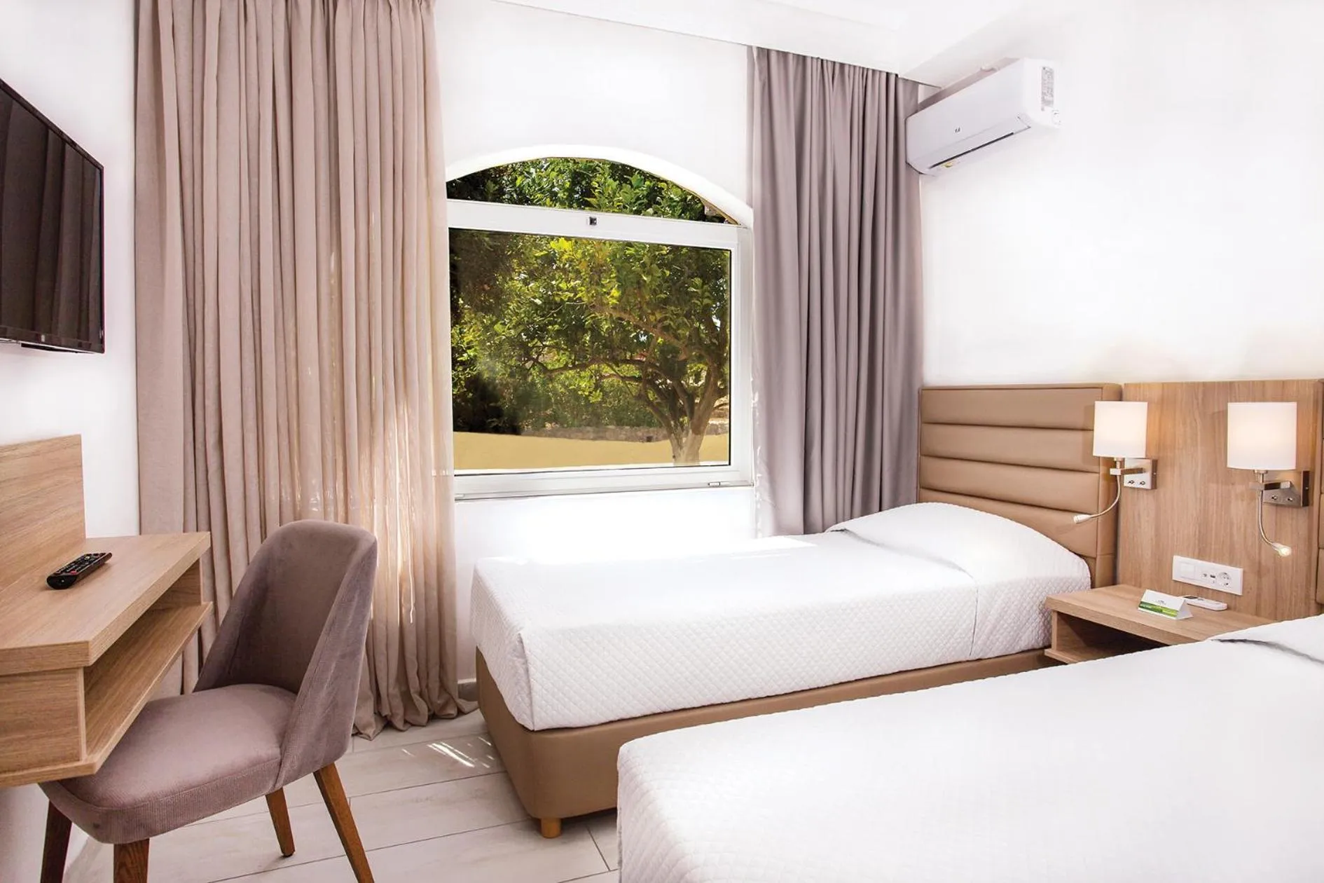 Bed in Eurovillage Achilleas Hotel